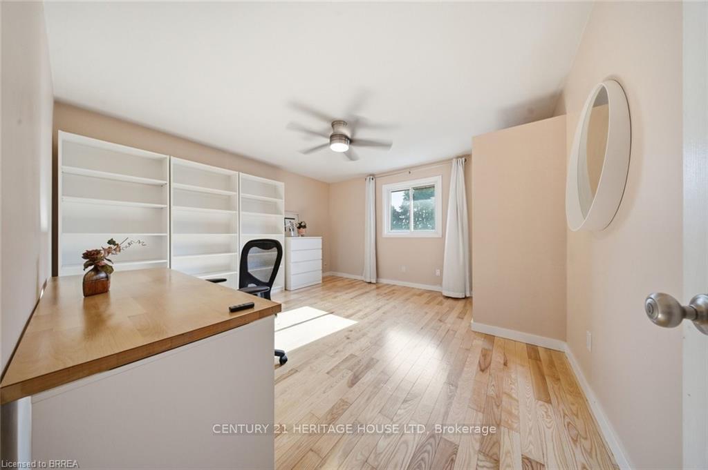 Photo 17 of 106 Memorial Drive, Brantford, Fairview/Greenbrier — HOMEH