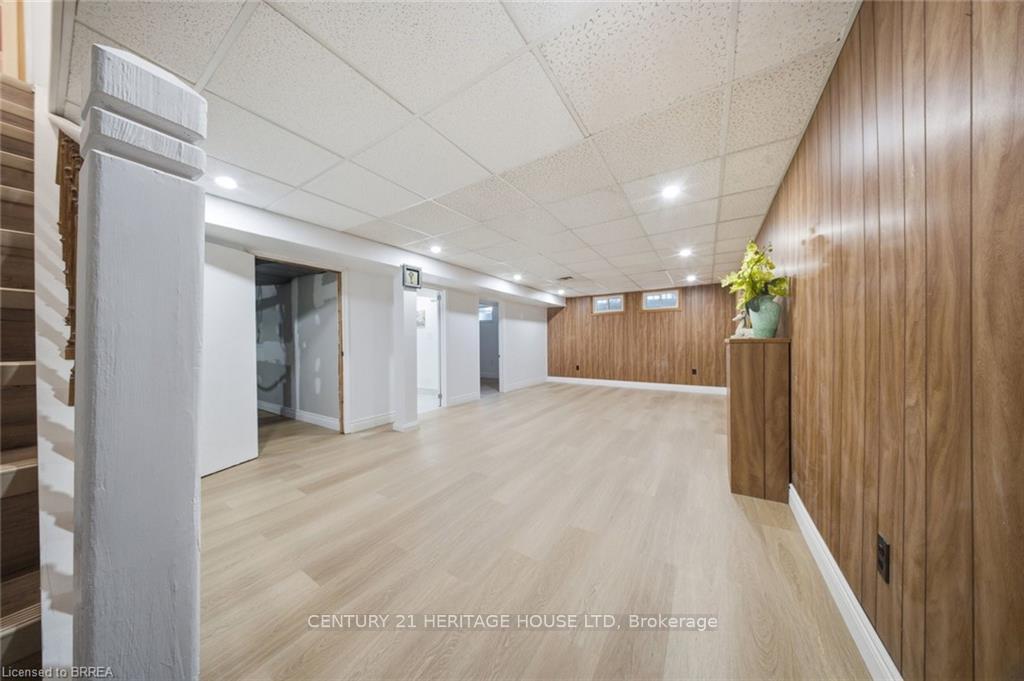 Photo 22 of 106 Memorial Drive, Brantford, Fairview/Greenbrier — HOMEH