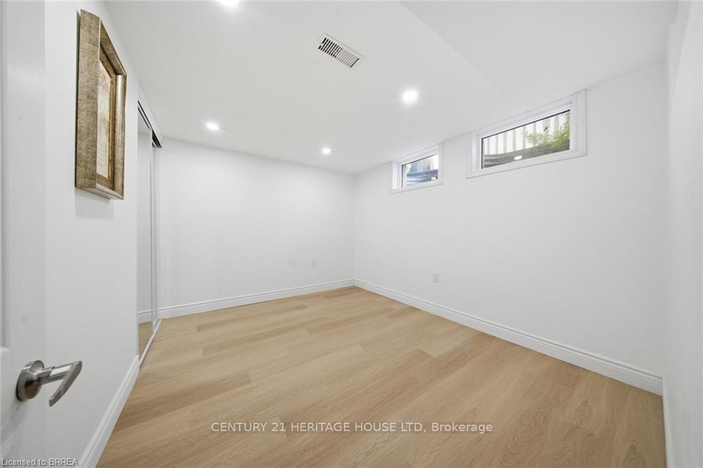 Photo 23 of 106 Memorial Drive, Brantford, Fairview/Greenbrier — HOMEH