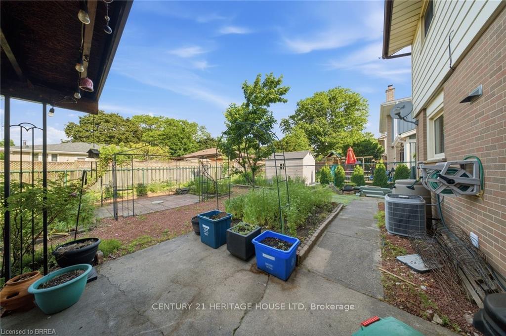 Photo 27 of 106 Memorial Drive, Brantford, Fairview/Greenbrier — HOMEH