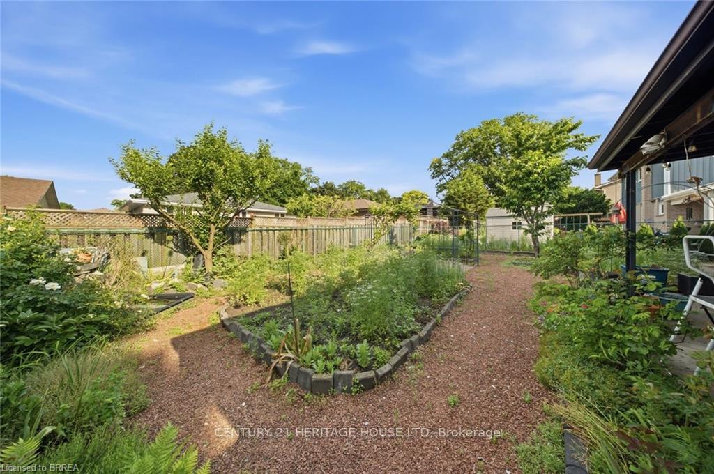 Photo 29 of 106 Memorial Drive, Brantford, Fairview/Greenbrier — HOMEH