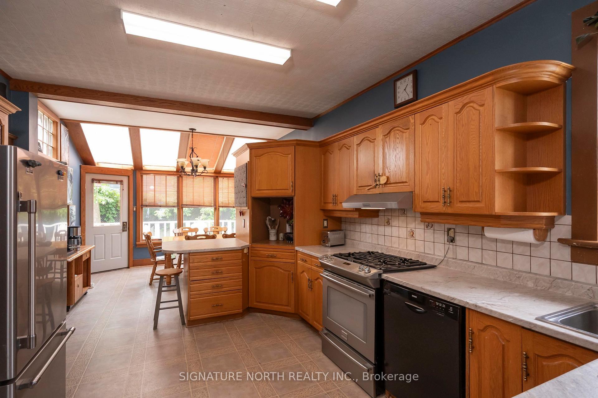 Photo 14 of 74 Prospect Avenue, Thunder Bay, College Heights — HOMEH