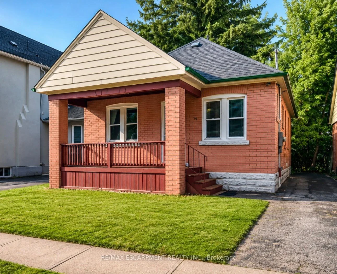 Photo of 74 Royal Avenue