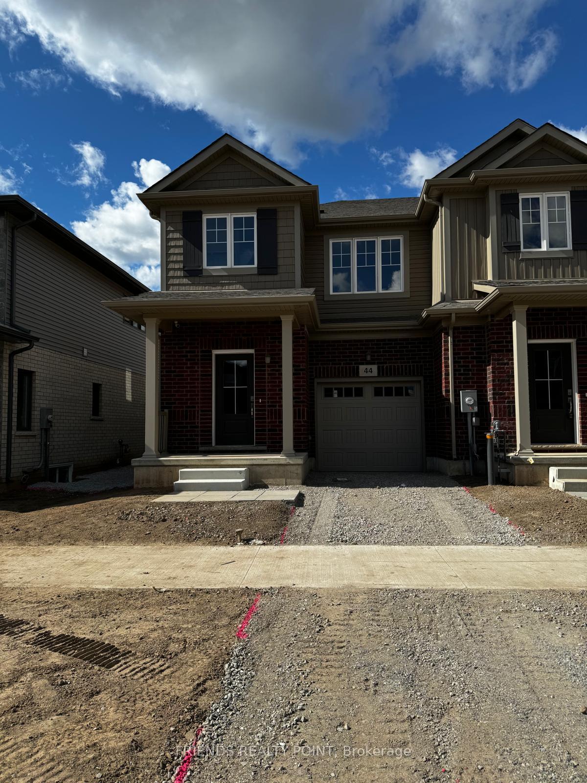 Photo 3 of 44 Samuel Avenue, Pelham, Fonthill — HOMEH
