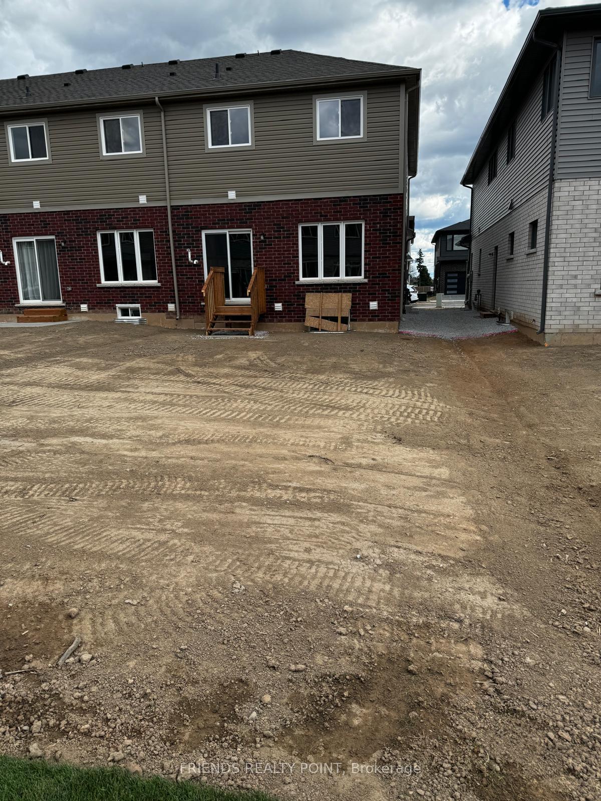 Photo 4 of 44 Samuel Avenue, Pelham, Fonthill — HOMEH