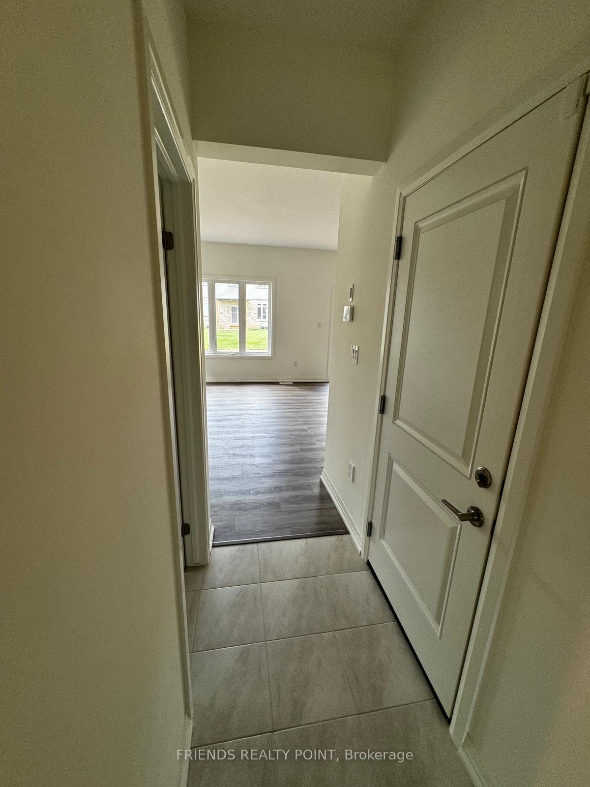Photo 5 of 44 Samuel Avenue, Pelham, Fonthill — HOMEH