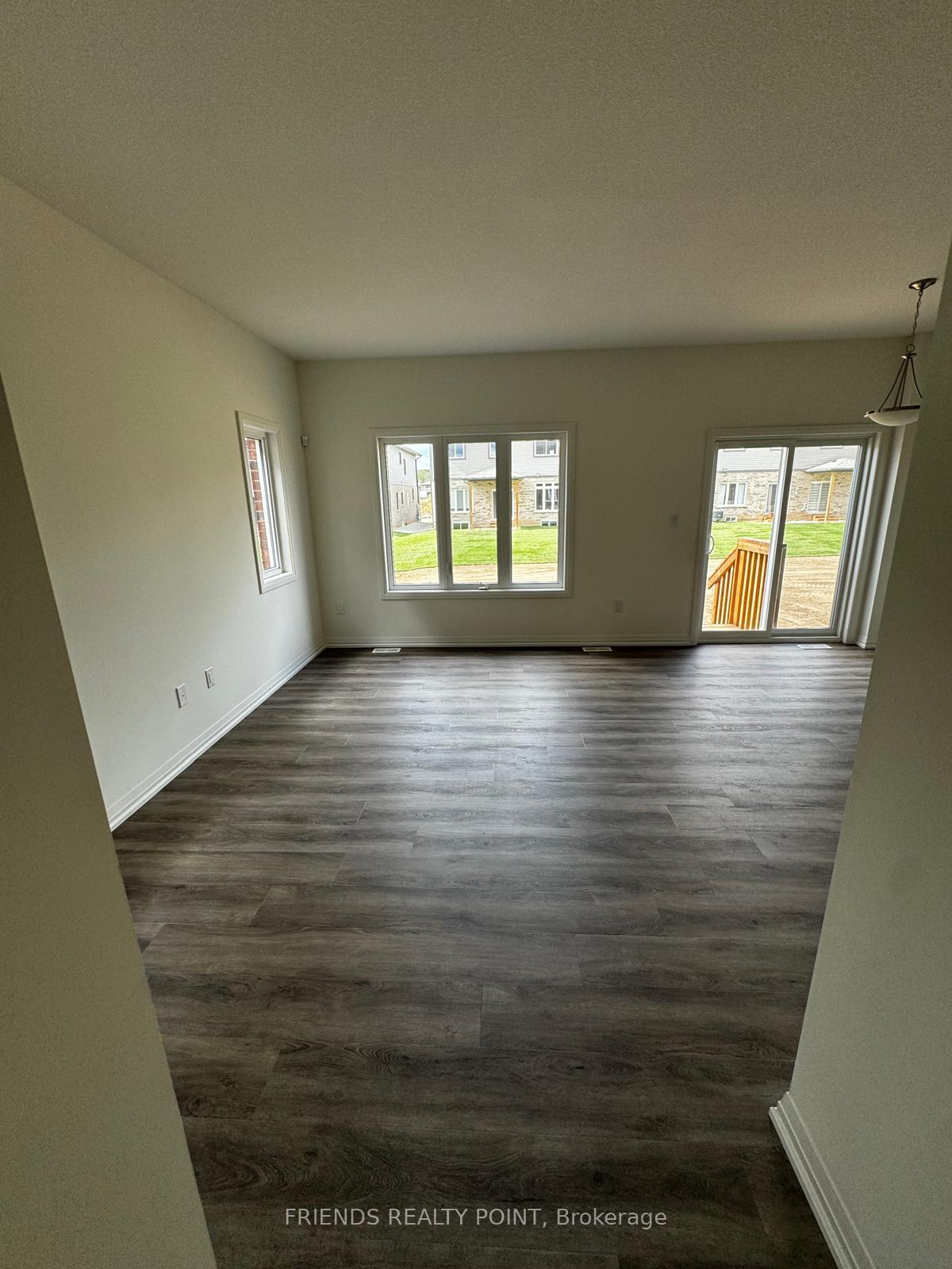 Photo 6 of 44 Samuel Avenue, Pelham, Fonthill — HOMEH
