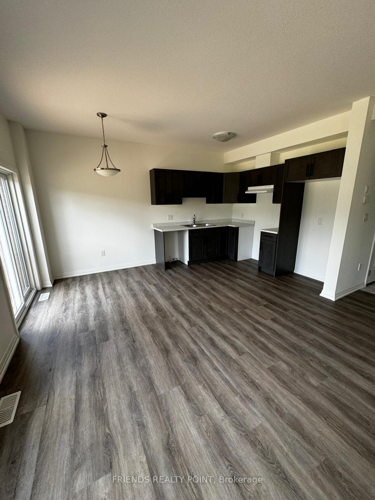 Photo 8 of 44 Samuel Avenue, Pelham, Fonthill — HOMEH