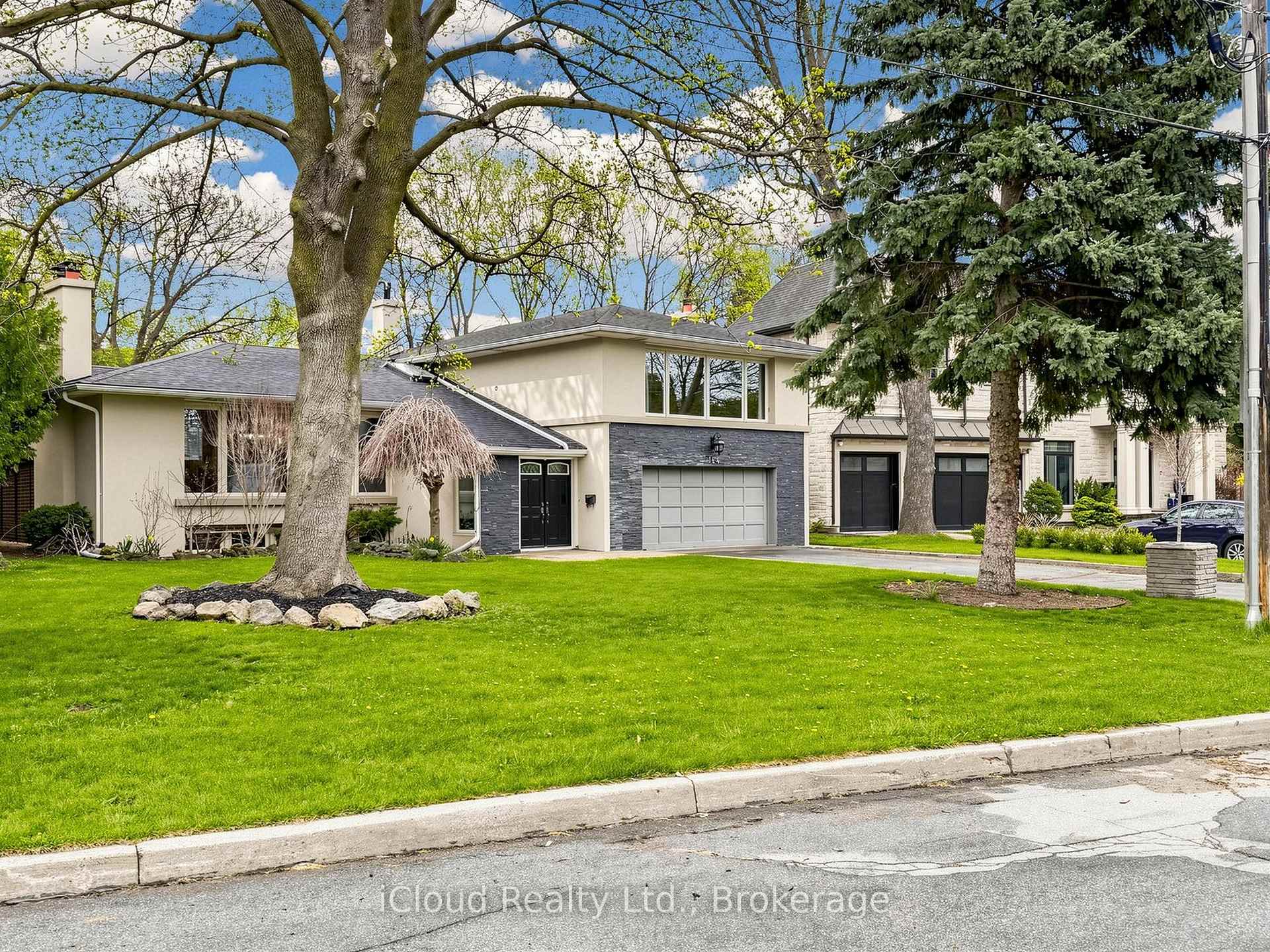 Photo 3 of 164 Munro Boulevard, North York, St. Andrew-Windfields — HOMEH