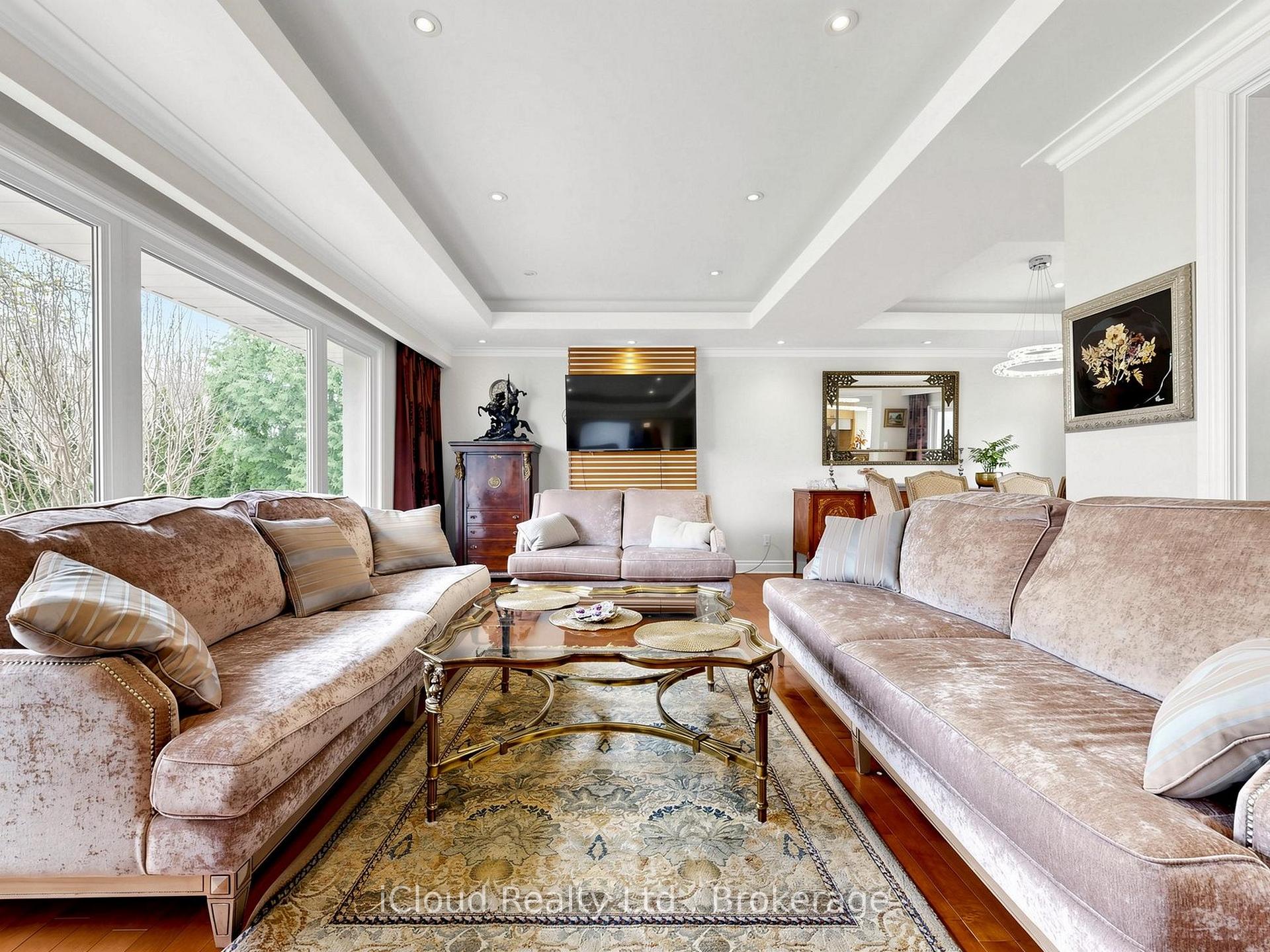 Photo 5 of 164 Munro Boulevard, North York, St. Andrew-Windfields — HOMEH