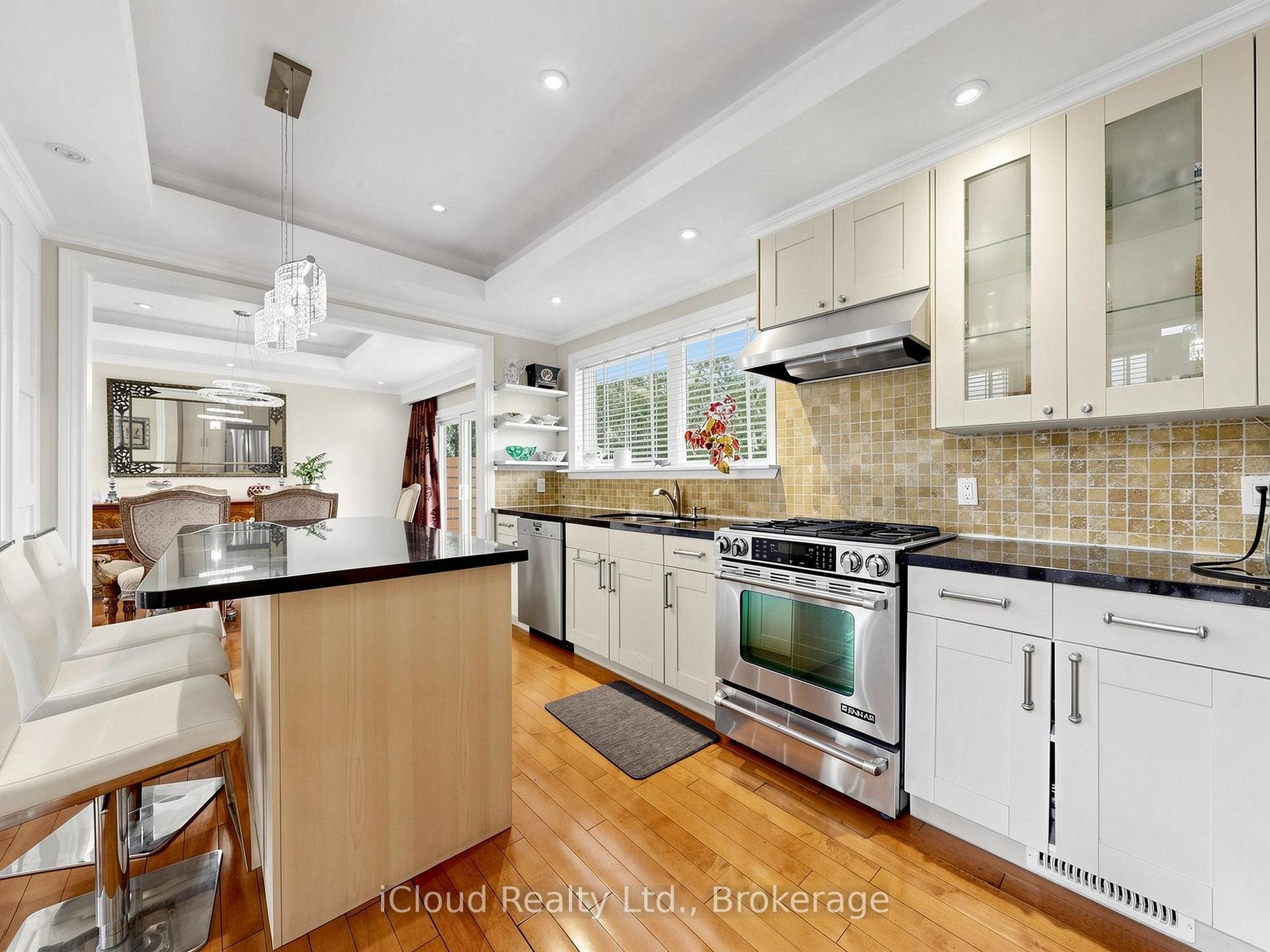 Photo 13 of 164 Munro Boulevard, North York, St. Andrew-Windfields — HOMEH