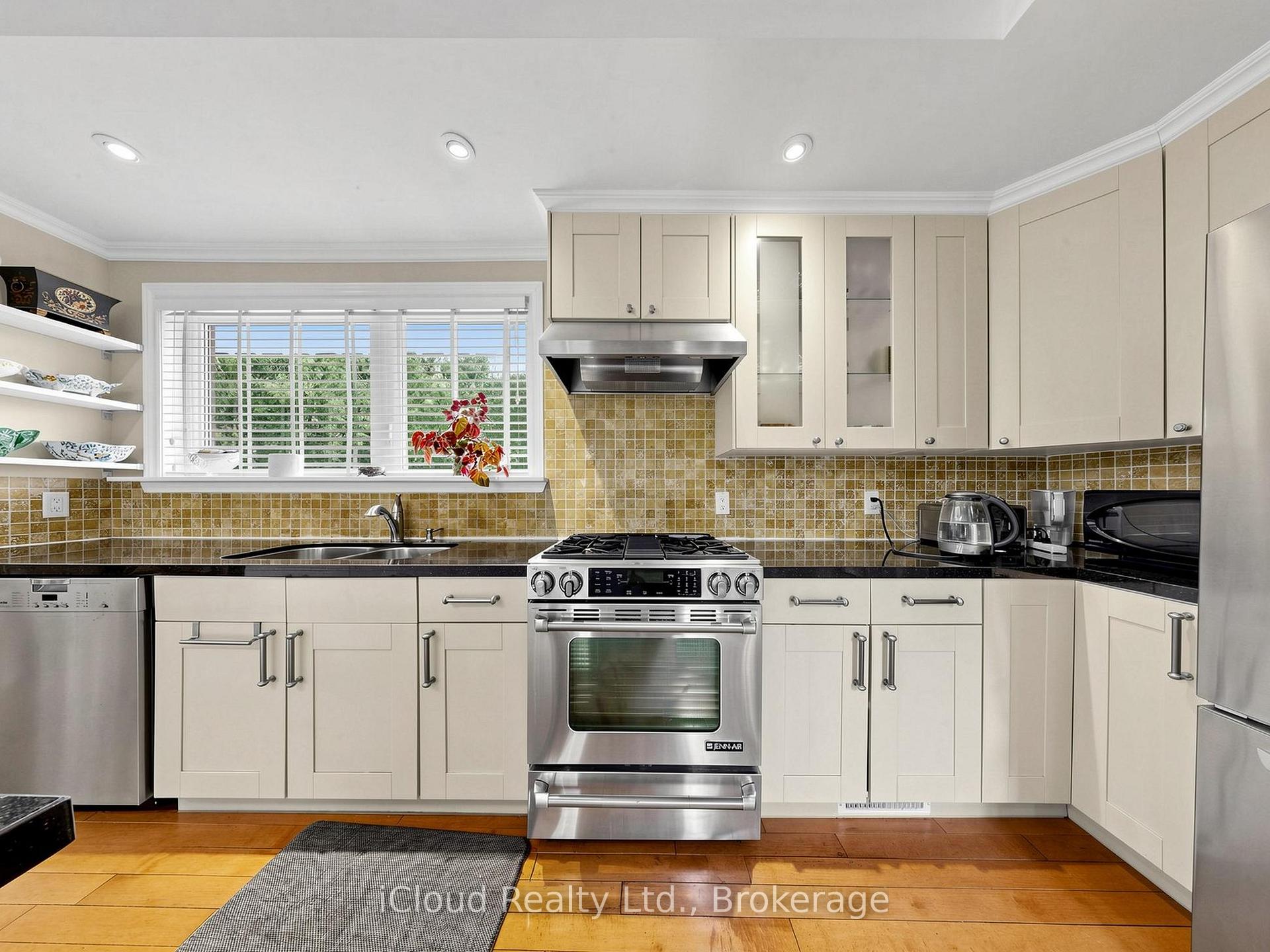 Photo 15 of 164 Munro Boulevard, North York, St. Andrew-Windfields — HOMEH