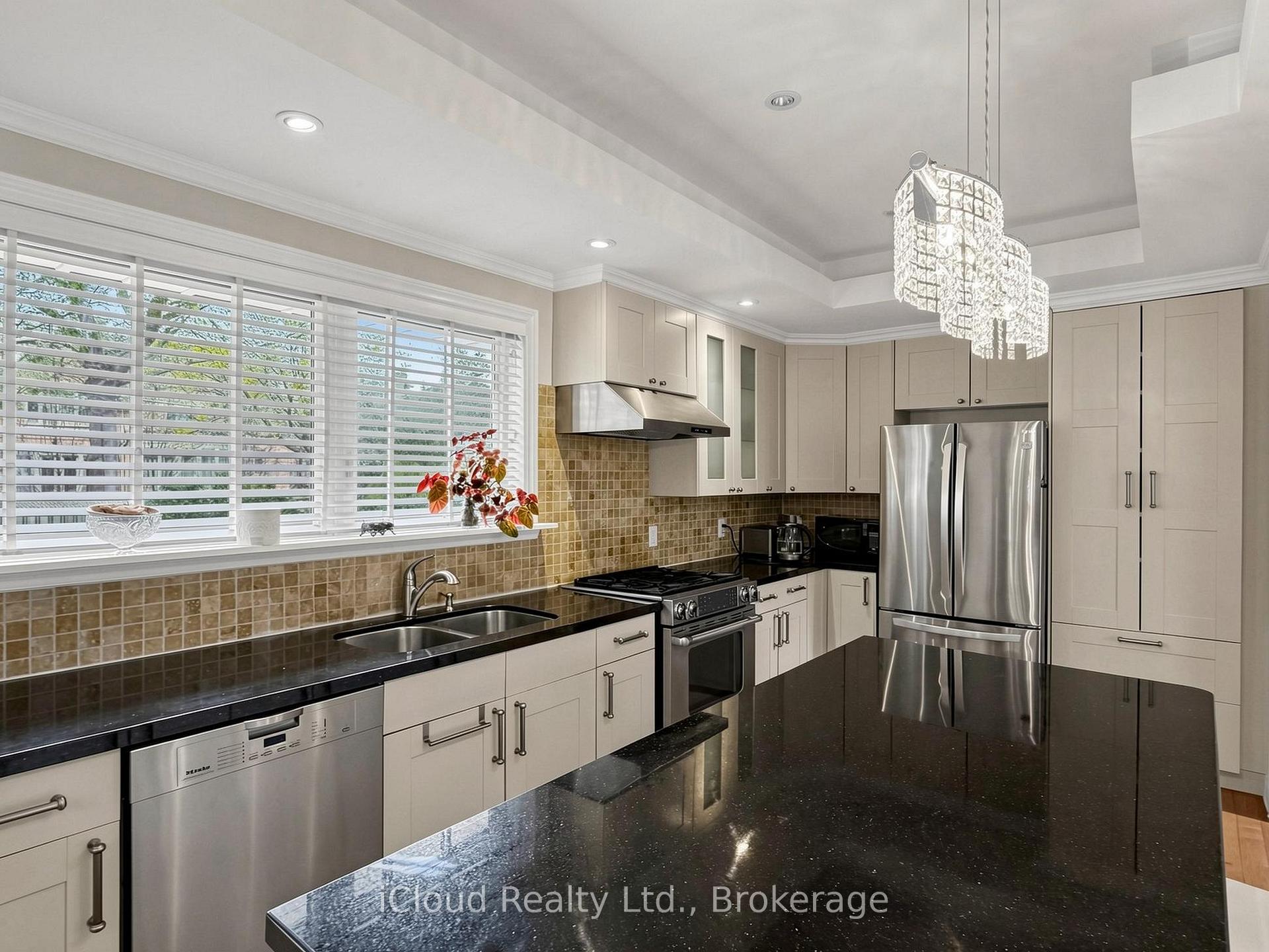 Photo 17 of 164 Munro Boulevard, North York, St. Andrew-Windfields — HOMEH