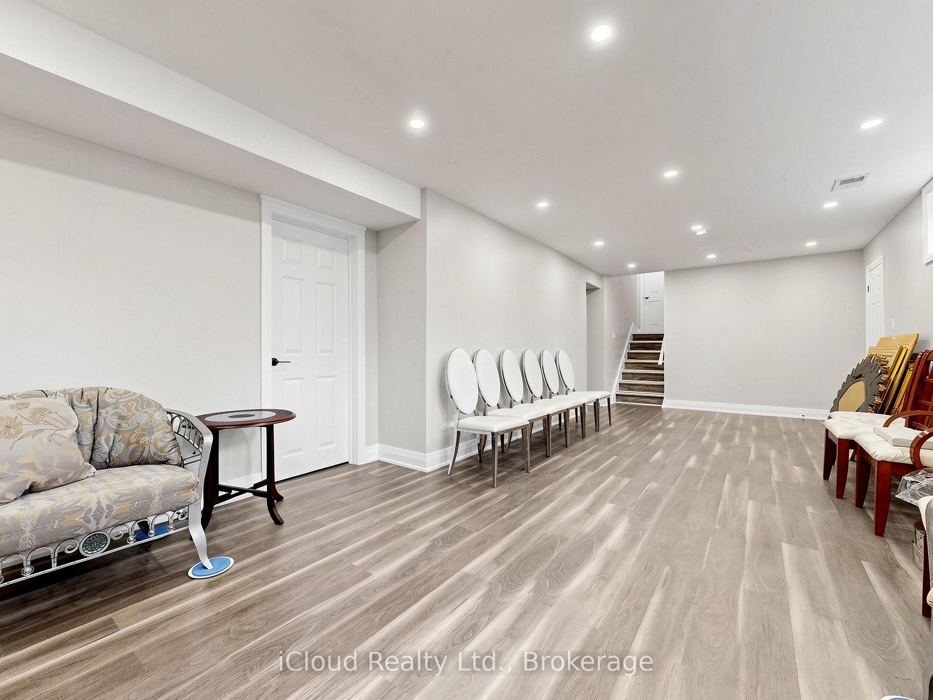 Photo 43 of 164 Munro Boulevard, North York, St. Andrew-Windfields — HOMEH