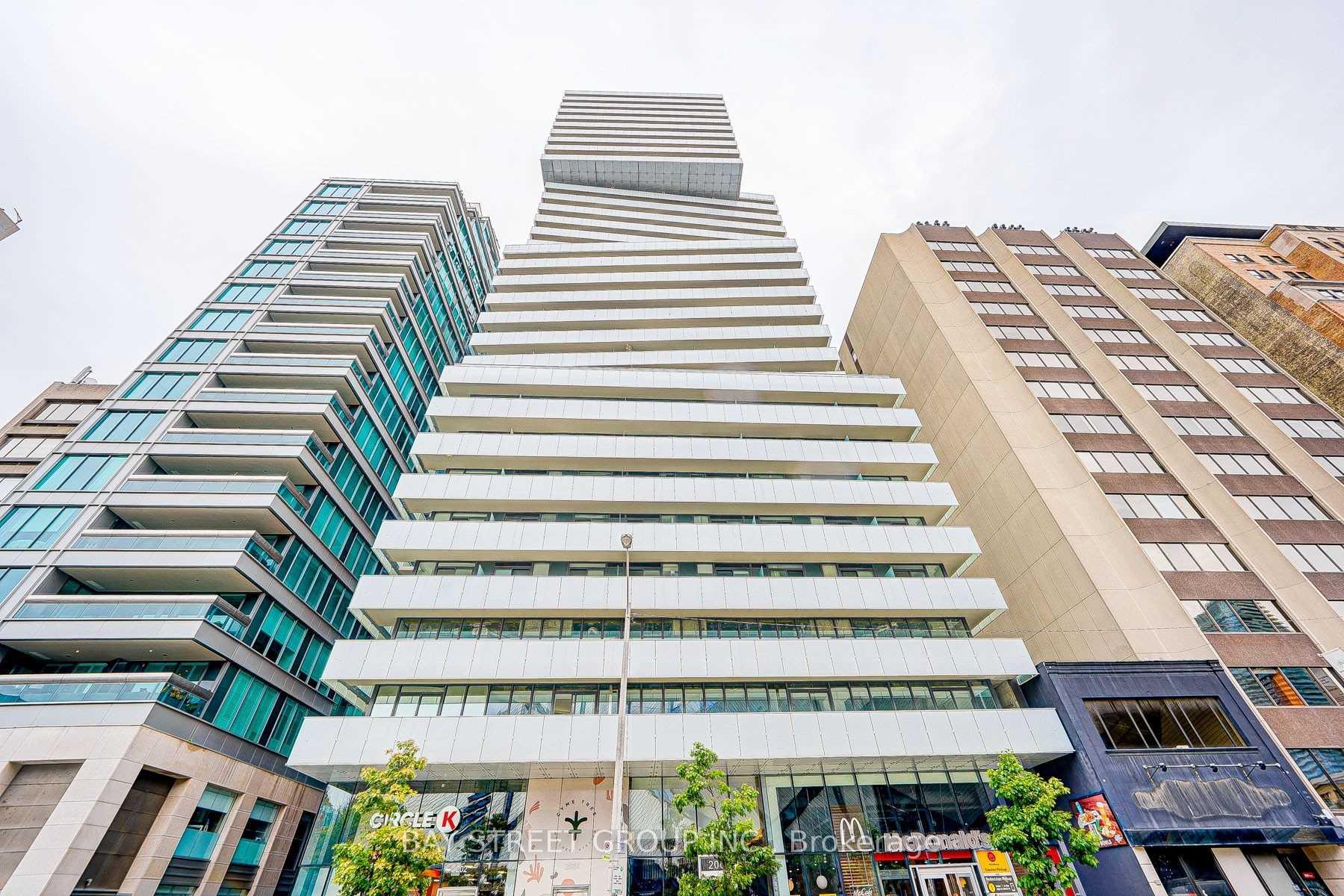 Front of Unit 1409, 200 Bloor Street W