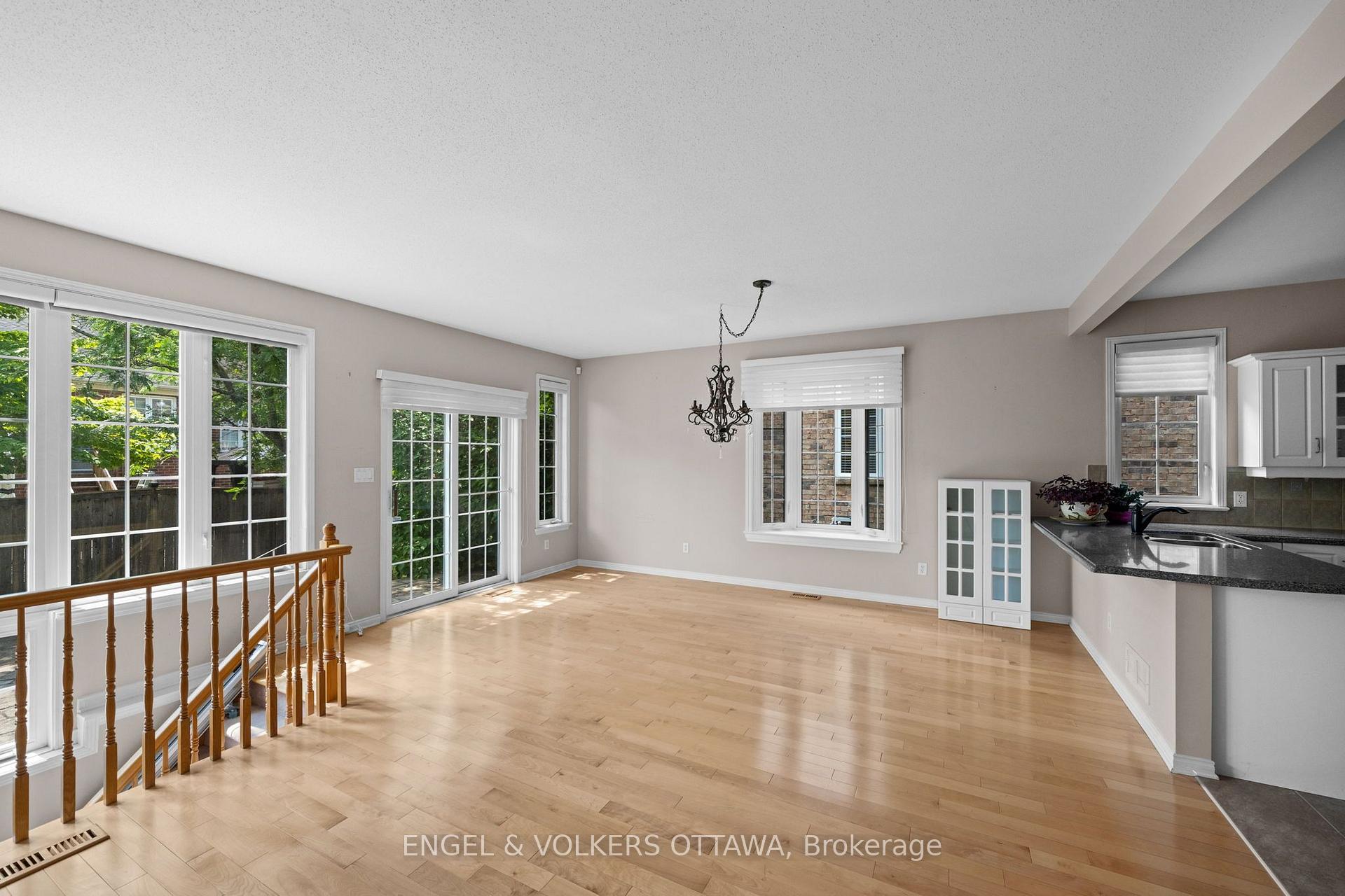 Photo 3 of 205 Cairnsmore Circle, Ottawa, Barrhaven - Stonebridge — HOMEH