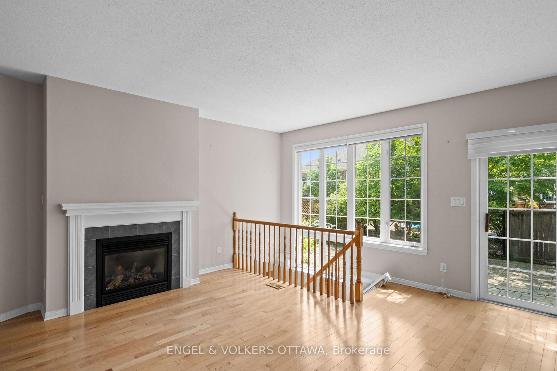 Photo 5 of 205 Cairnsmore Circle, Ottawa, Barrhaven - Stonebridge — HOMEH