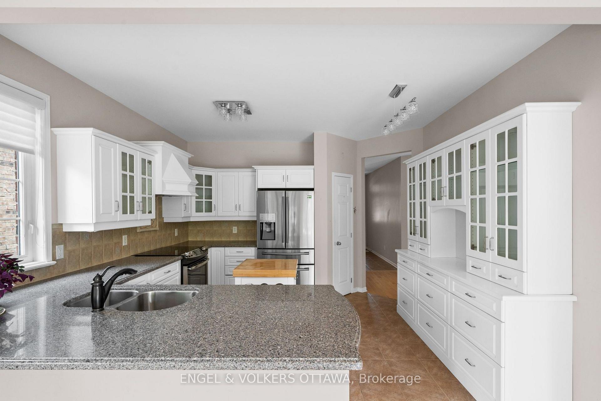 Photo 7 of 205 Cairnsmore Circle, Ottawa, Barrhaven - Stonebridge — HOMEH
