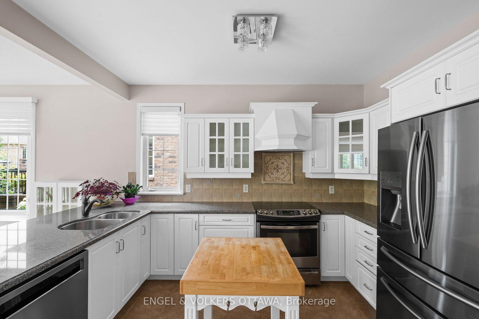 Photo 8 of 205 Cairnsmore Circle, Ottawa, Barrhaven - Stonebridge — HOMEH