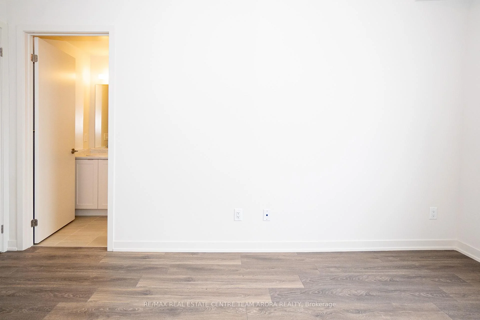 Photo 6 of Unit 405, 58 Sky harbour Drive, Brampton, Bram West — HOMEH