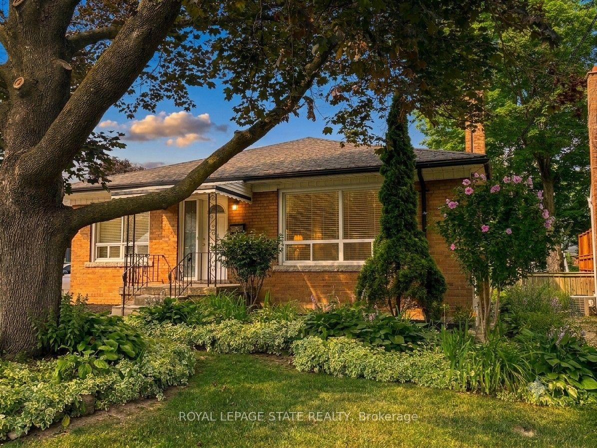 Photo 1 of 20 Lloyd Manor Road, Etobicoke, Princess-Rosethorn — HOMEH