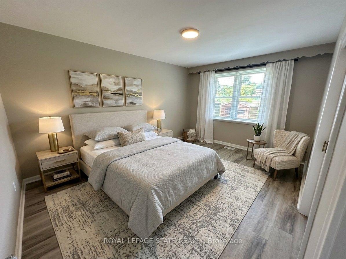 Photo 5 of 20 Lloyd Manor Road, Etobicoke, Princess-Rosethorn — HOMEH