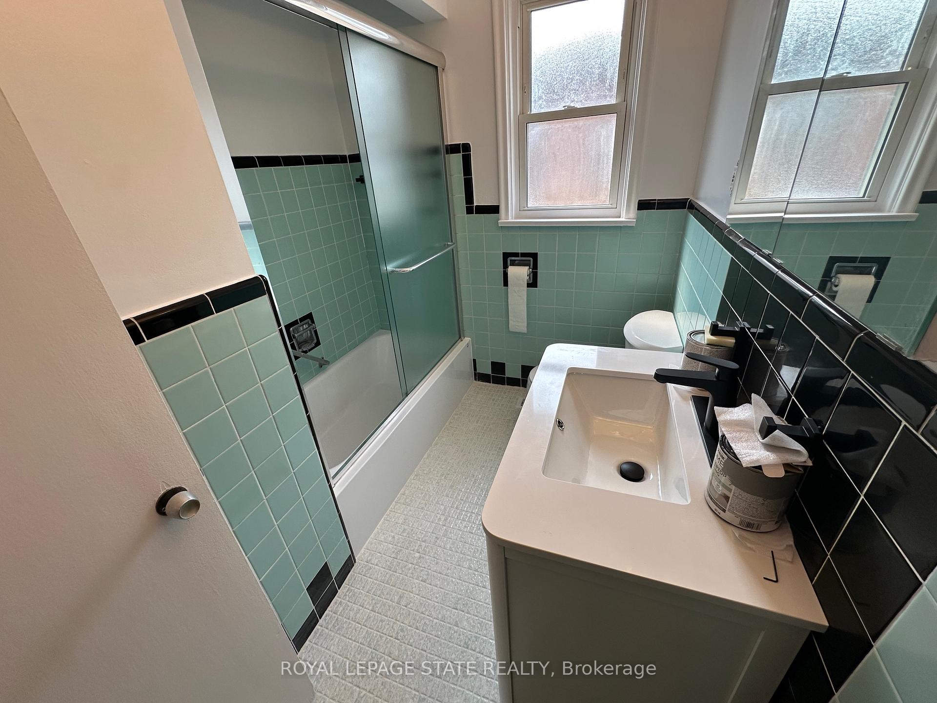 Photo 17 of 20 Lloyd Manor Road, Etobicoke, Princess-Rosethorn — HOMEH