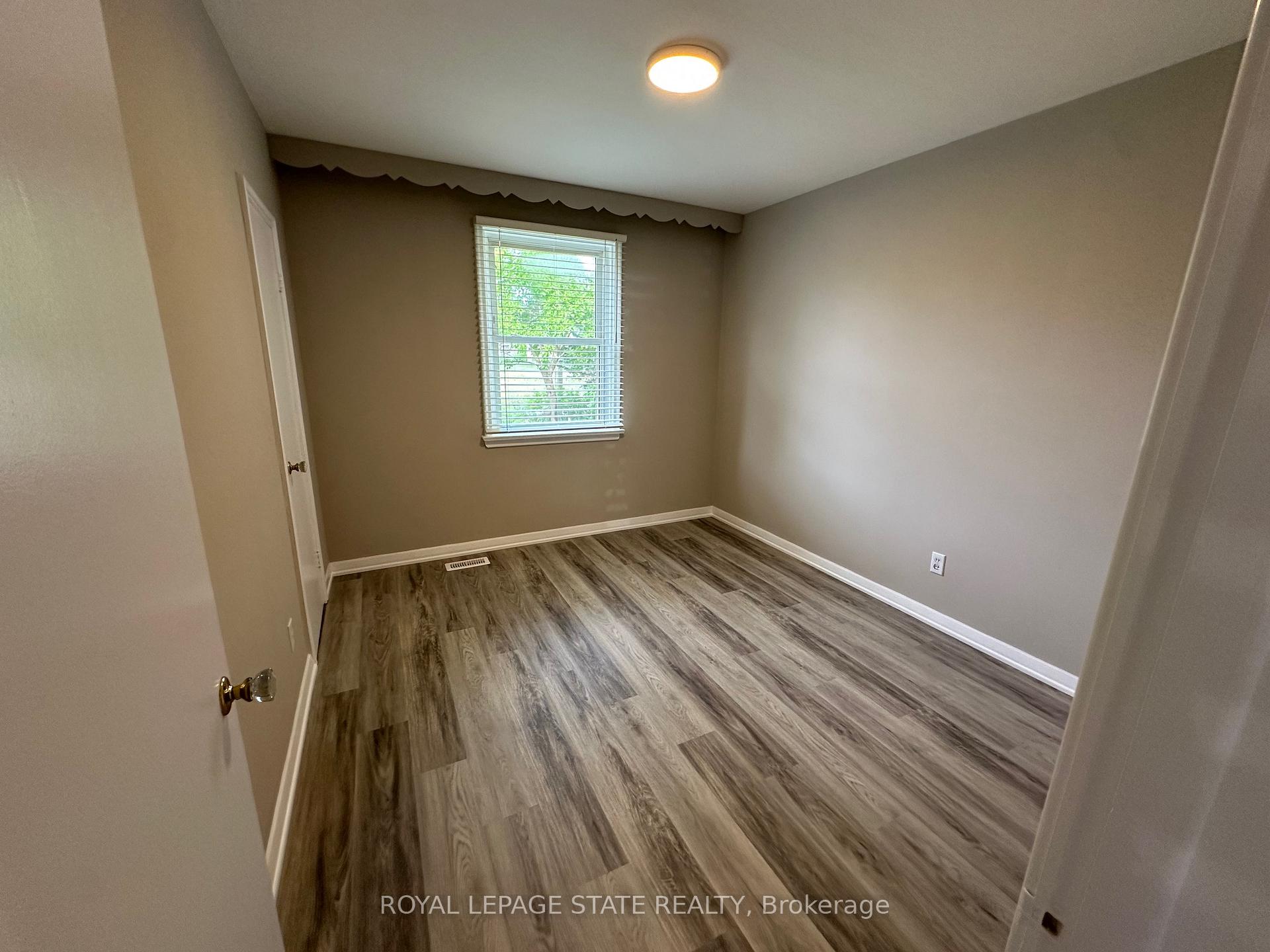 Photo 19 of 20 Lloyd Manor Road, Etobicoke, Princess-Rosethorn — HOMEH
