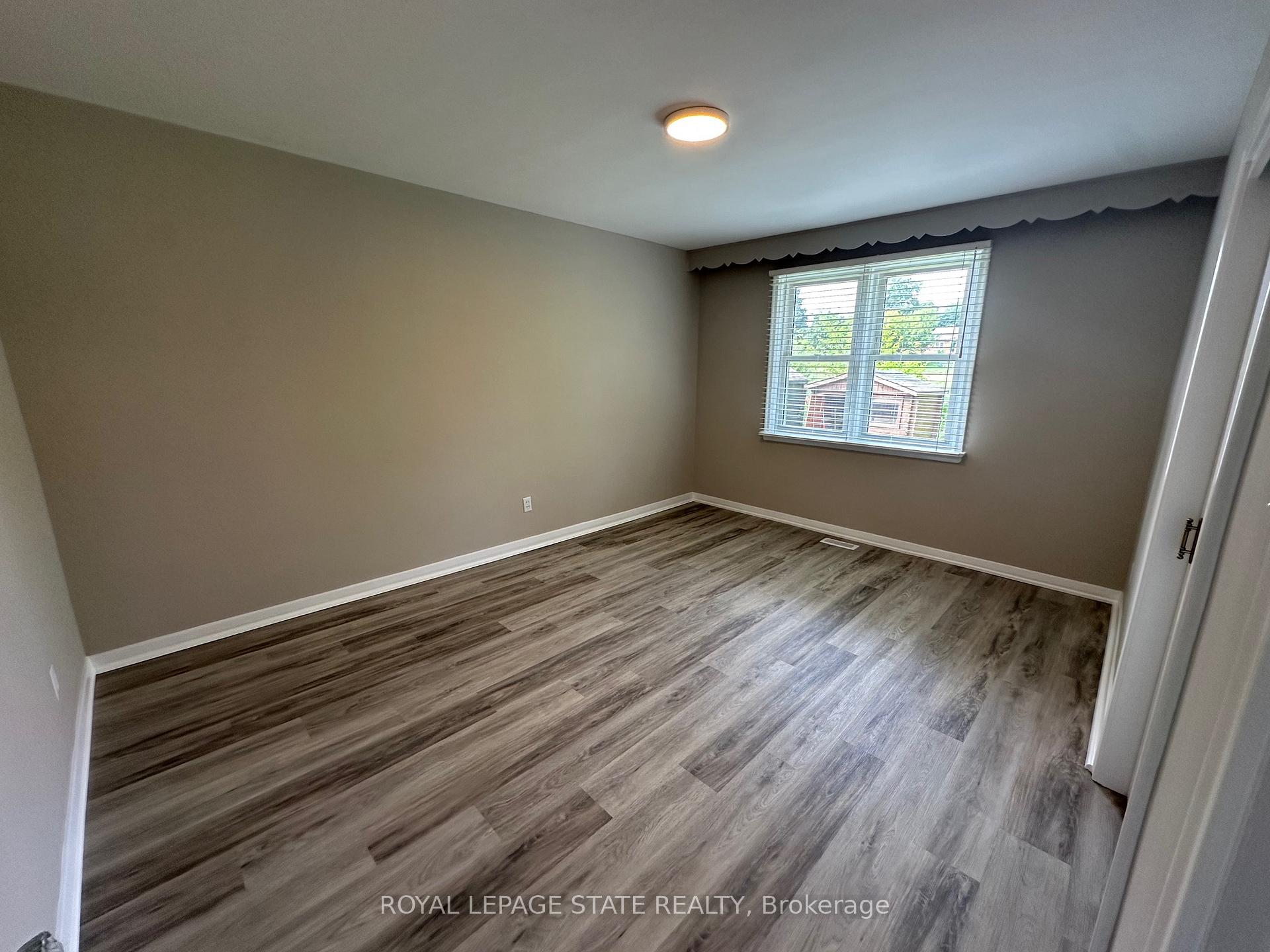 Photo 20 of 20 Lloyd Manor Road, Etobicoke, Princess-Rosethorn — HOMEH