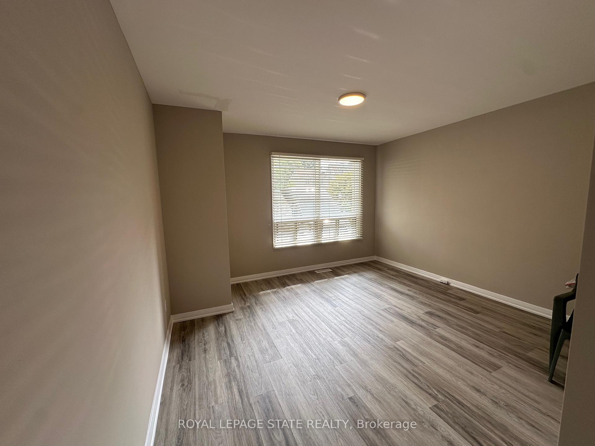 Photo 21 of 20 Lloyd Manor Road, Etobicoke, Princess-Rosethorn — HOMEH