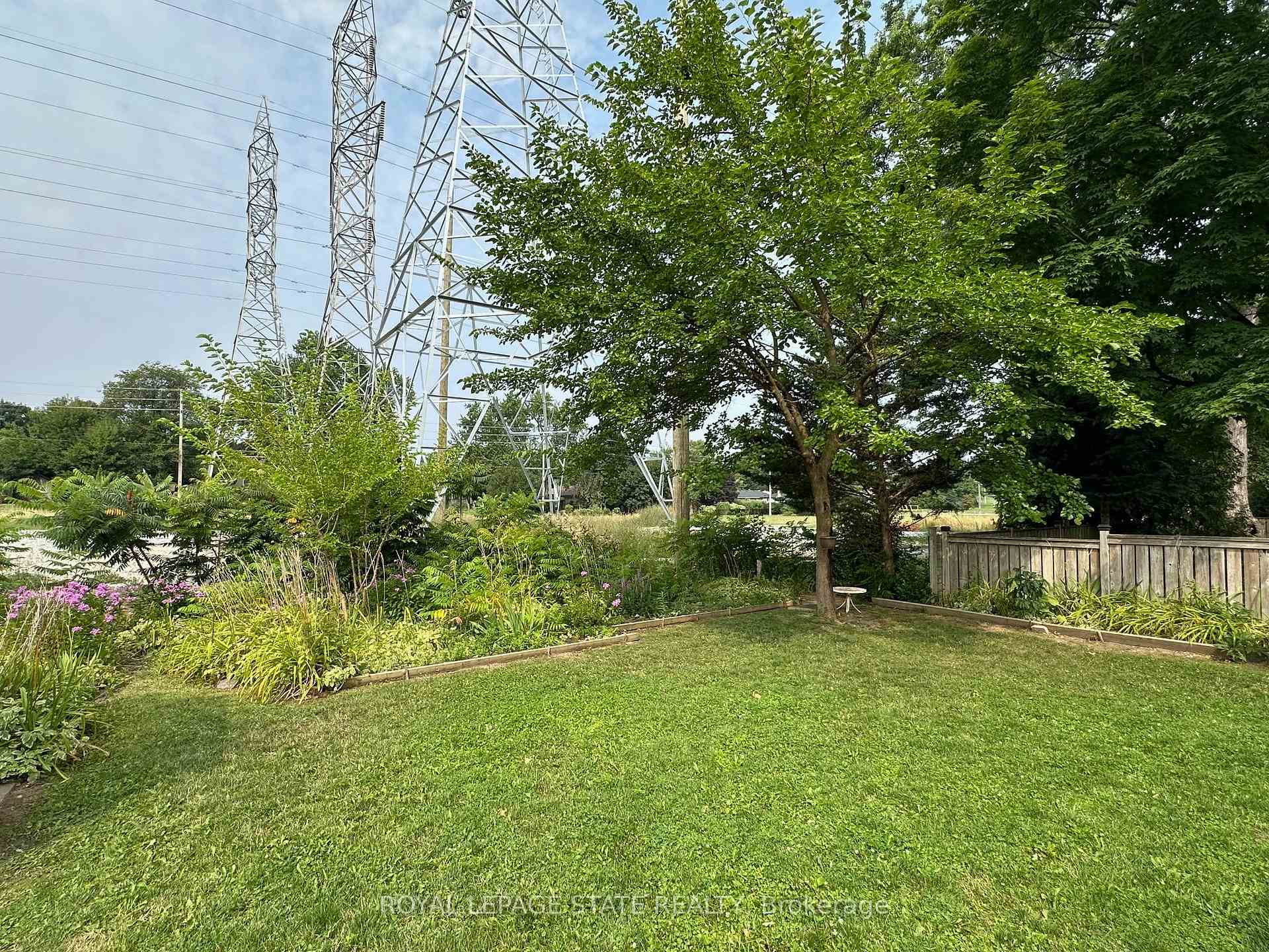 Photo 26 of 20 Lloyd Manor Road, Etobicoke, Princess-Rosethorn — HOMEH