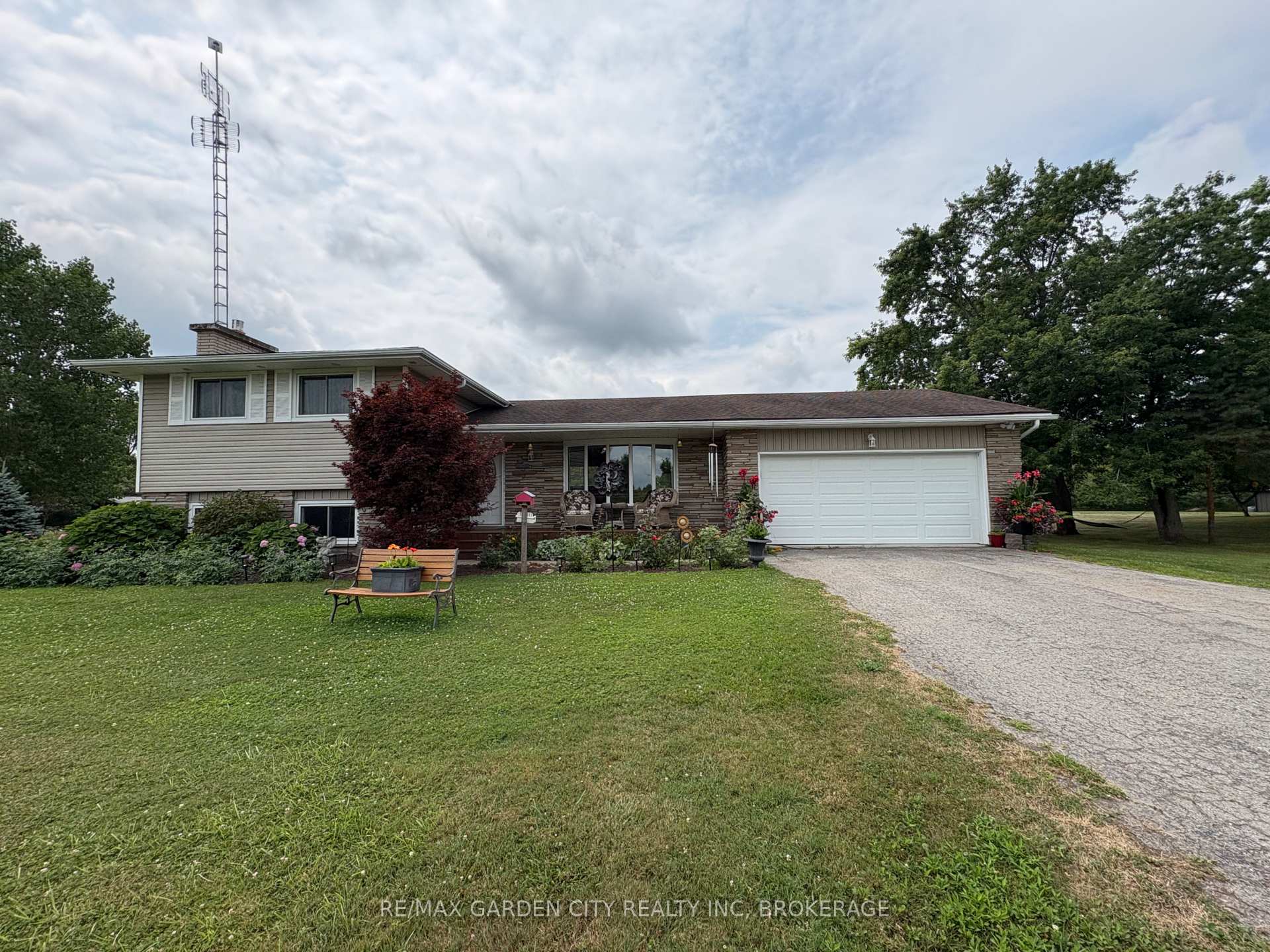 Photo 1 of 147 Cairns Crescent, Fort Erie, Bowen — HOMEH