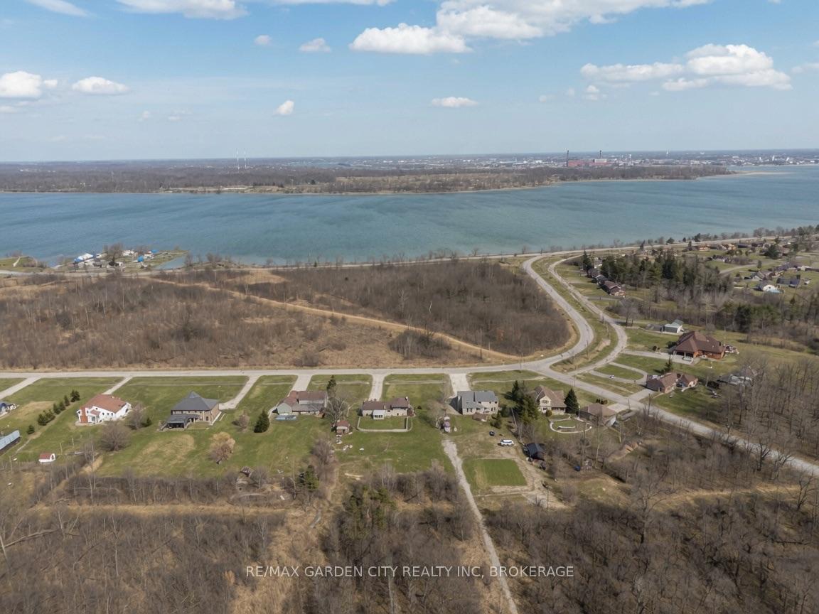 Photo 4 of 147 Cairns Crescent, Fort Erie, Bowen — HOMEH