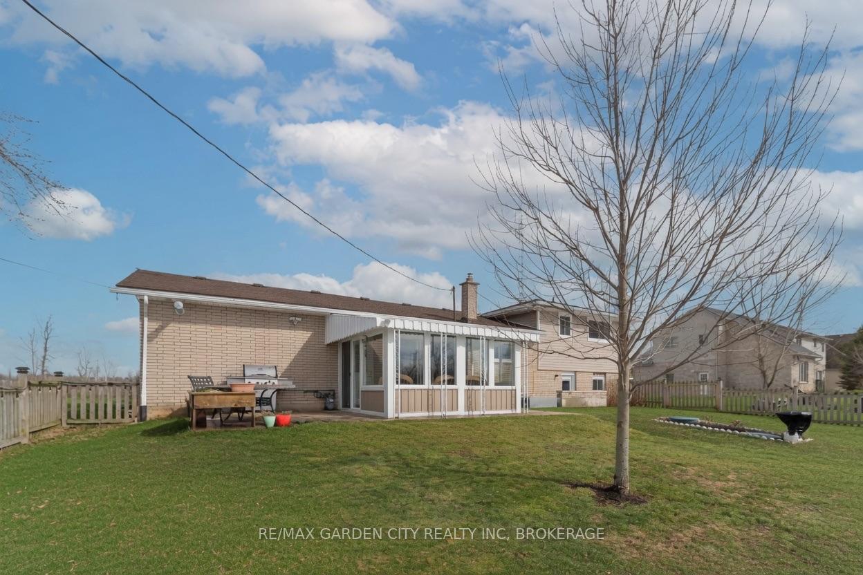 Photo 6 of 147 Cairns Crescent, Fort Erie, Bowen — HOMEH