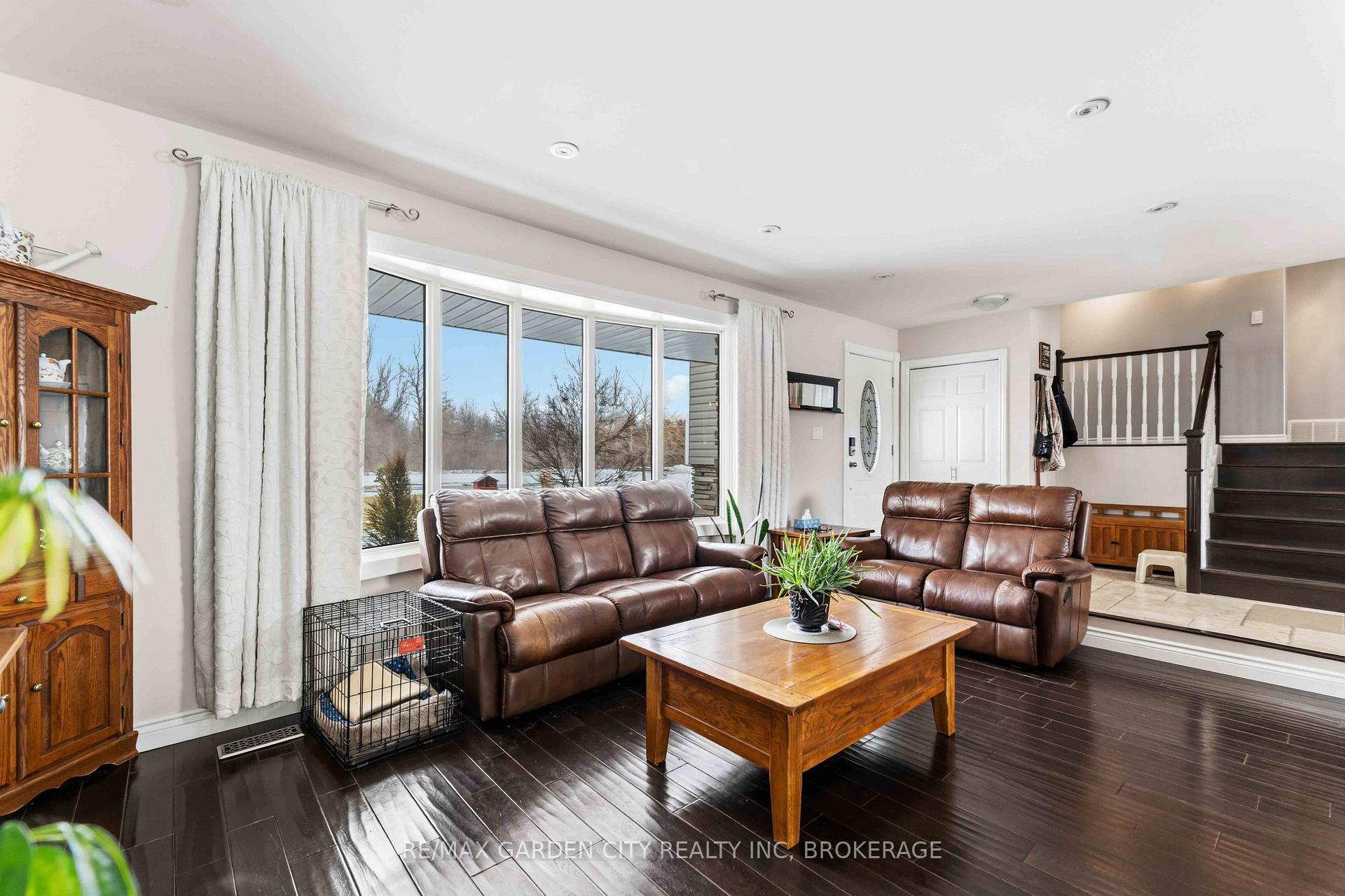 Photo 12 of 147 Cairns Crescent, Fort Erie, Bowen — HOMEH