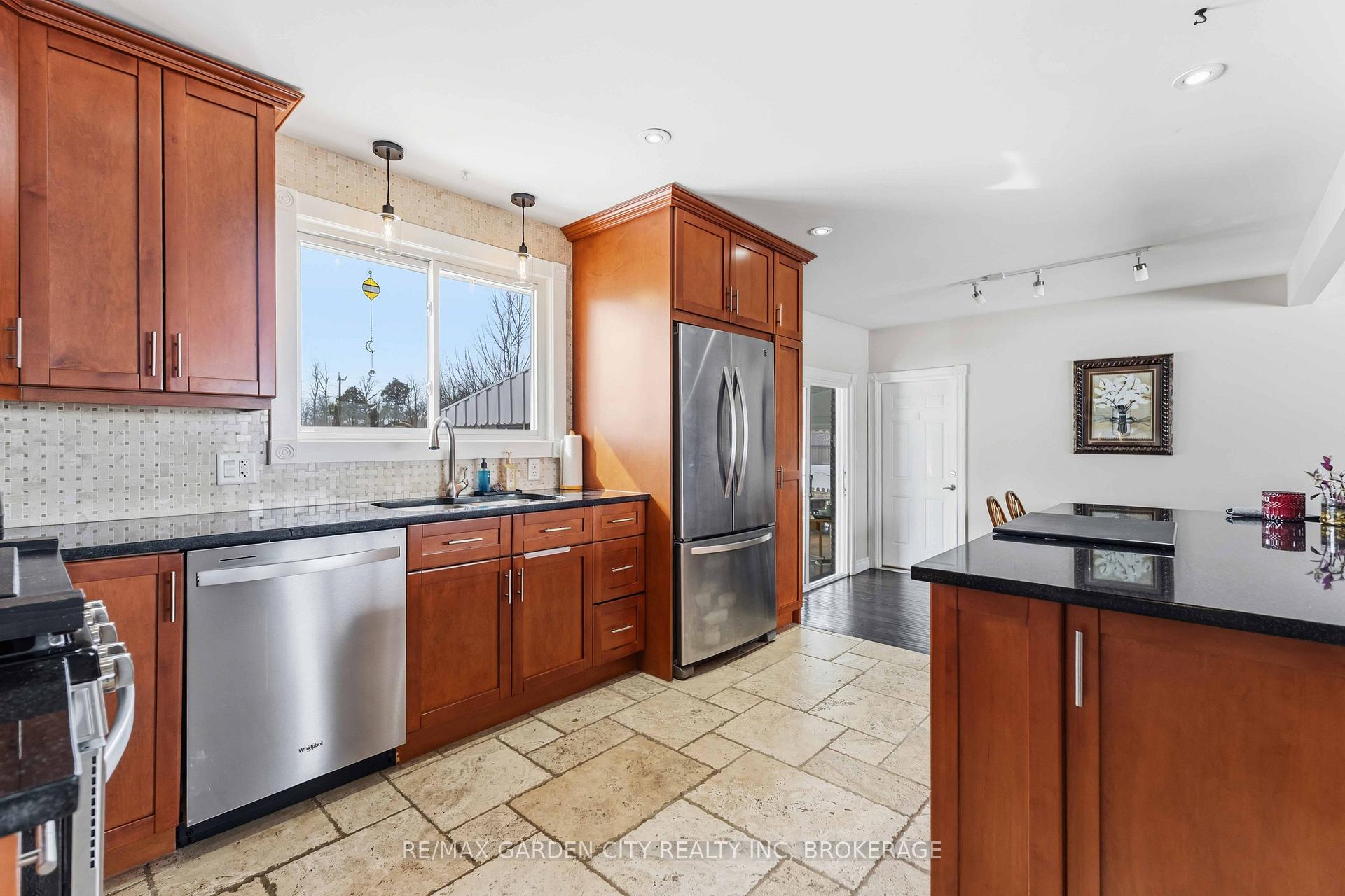 Photo 14 of 147 Cairns Crescent, Fort Erie, Bowen — HOMEH