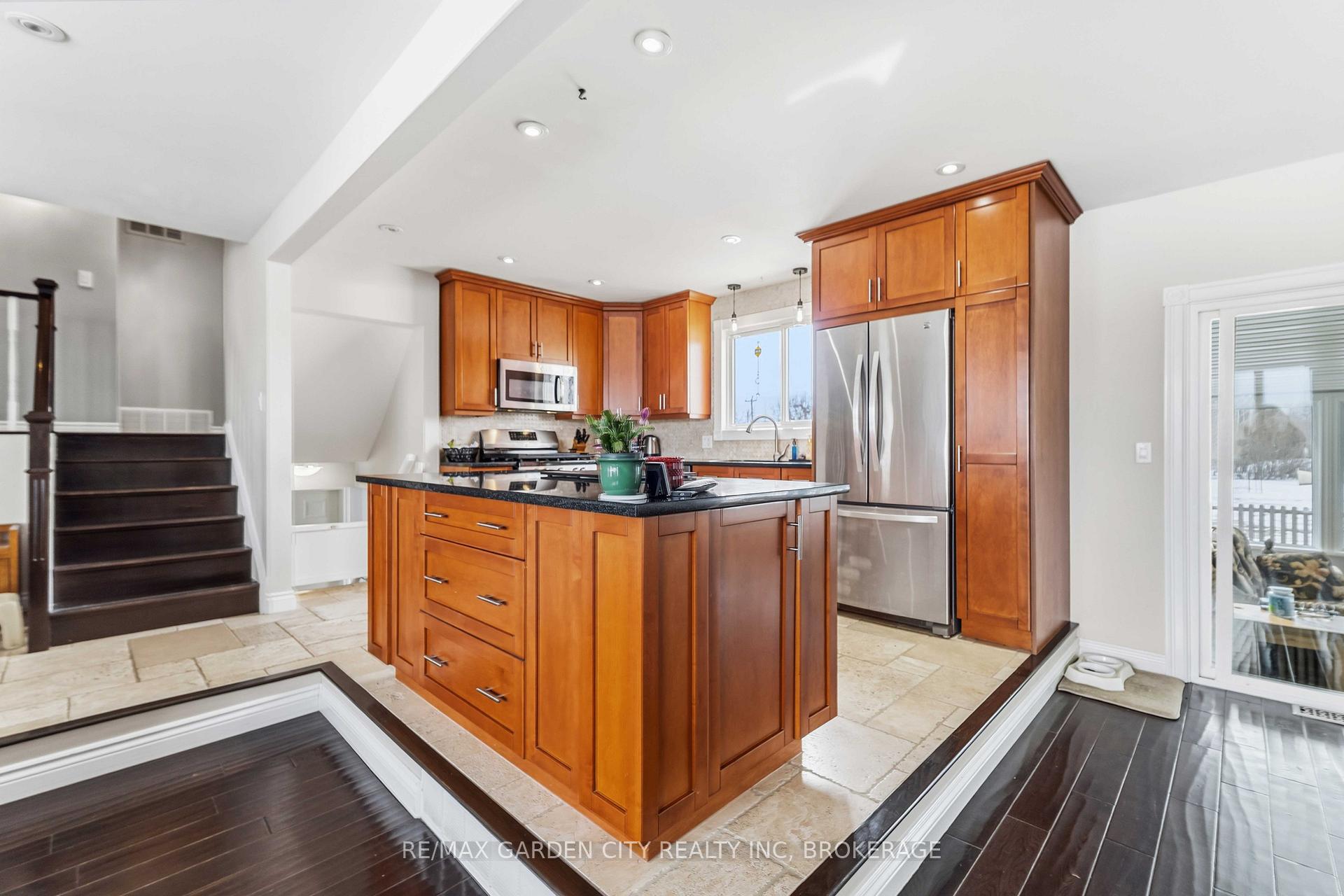 Photo 15 of 147 Cairns Crescent, Fort Erie, Bowen — HOMEH