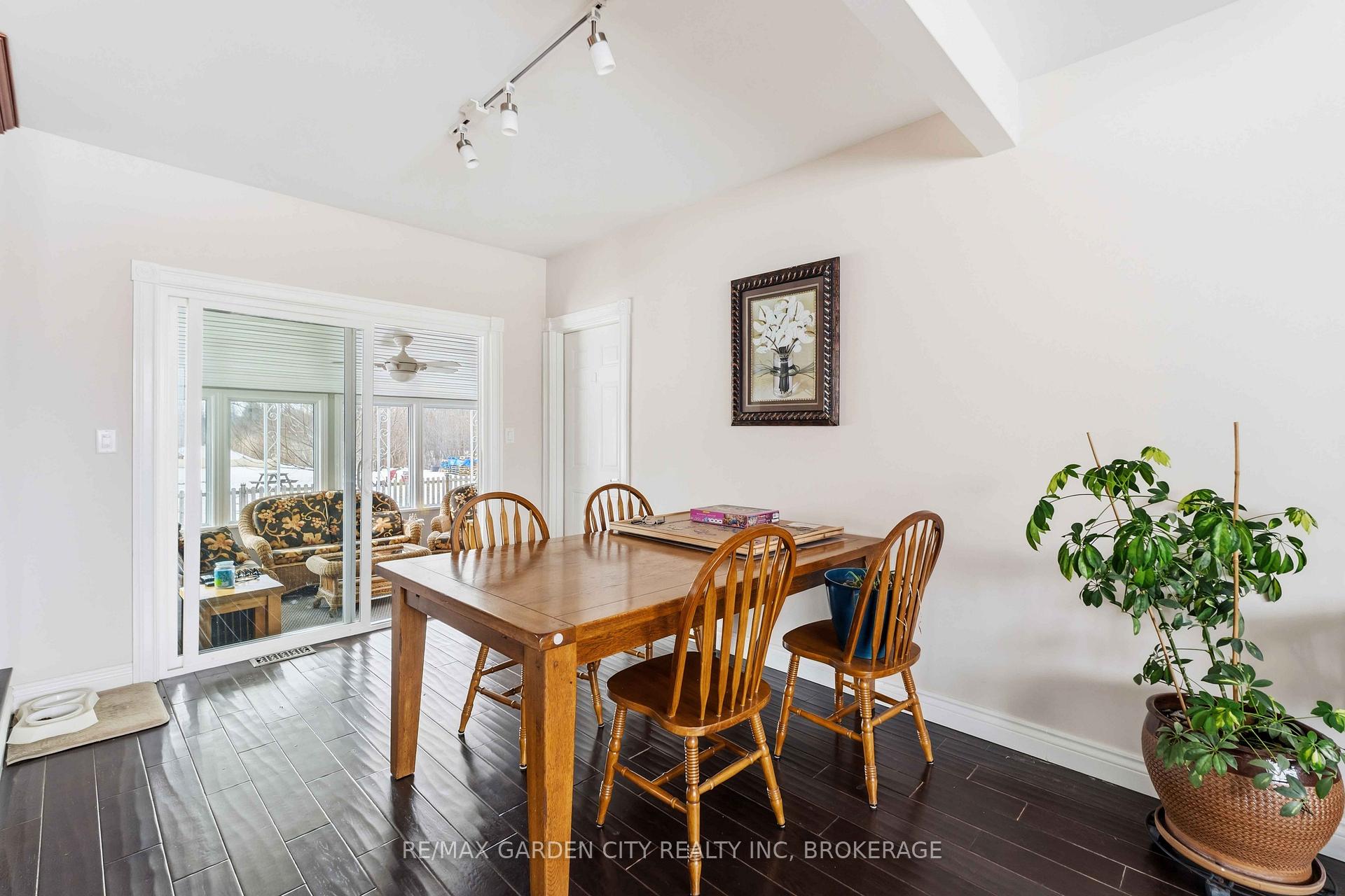 Photo 16 of 147 Cairns Crescent, Fort Erie, Bowen — HOMEH
