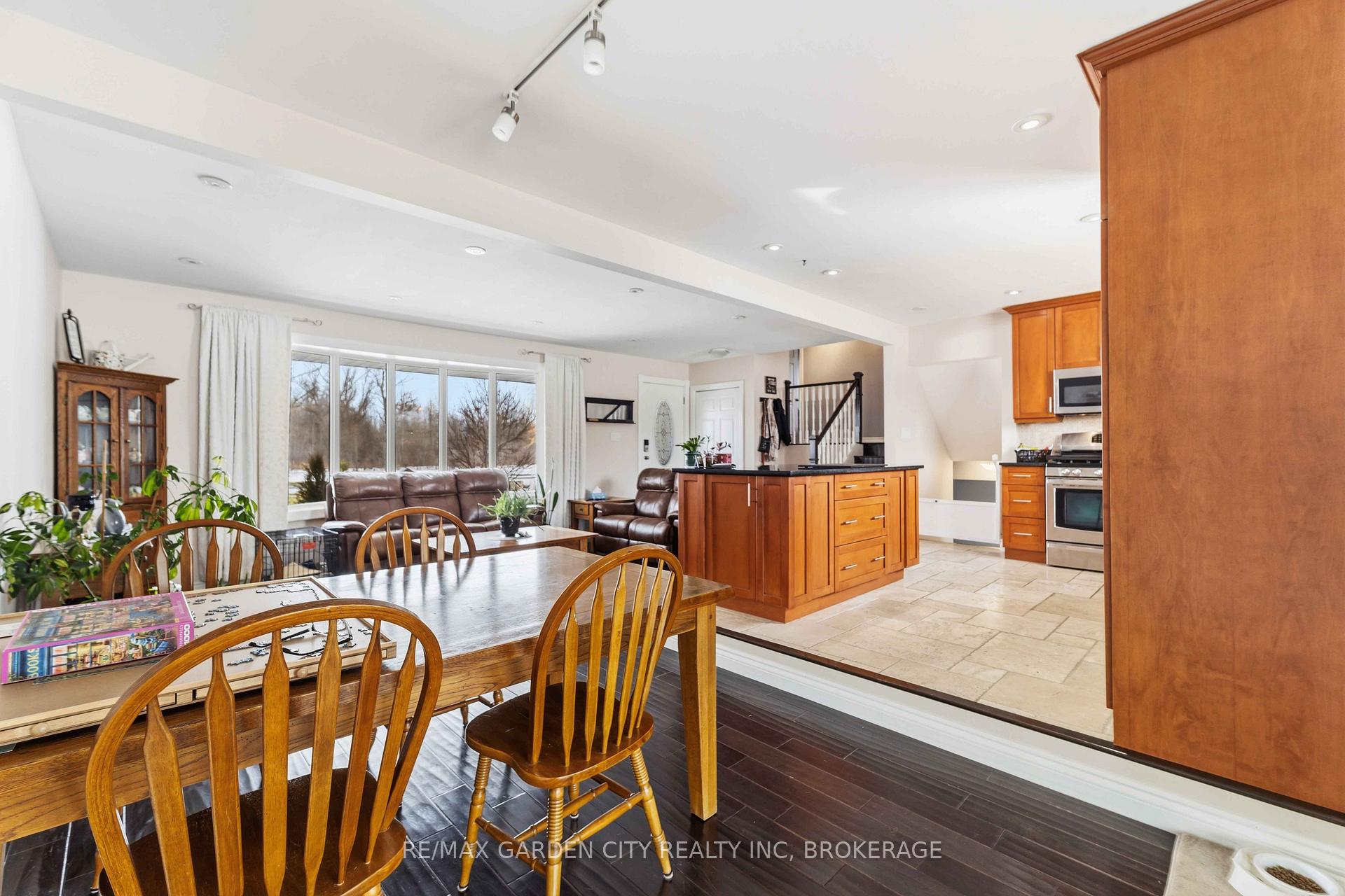 Photo 17 of 147 Cairns Crescent, Fort Erie, Bowen — HOMEH
