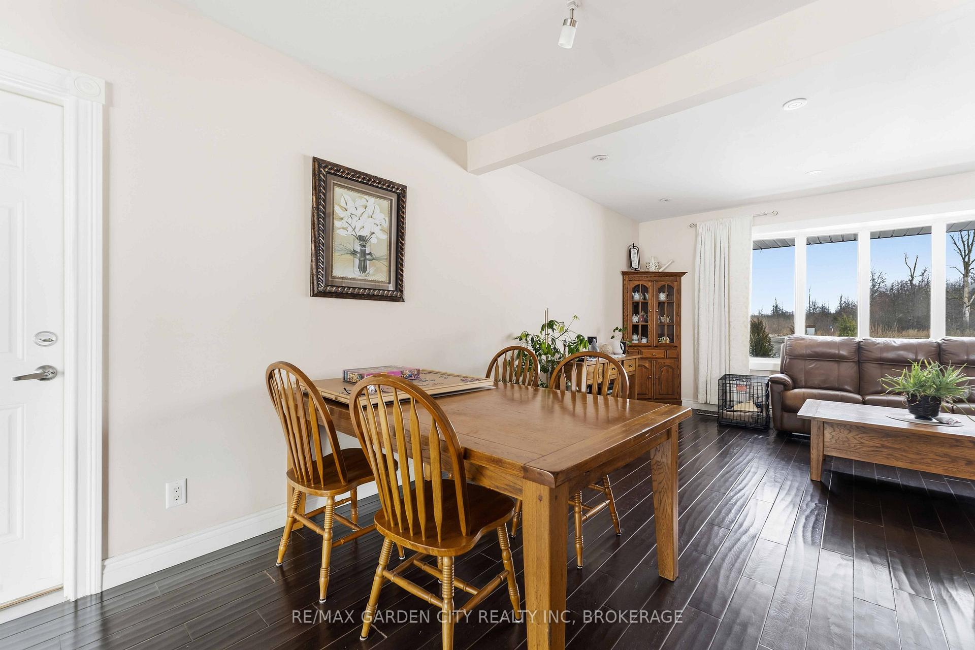 Photo 18 of 147 Cairns Crescent, Fort Erie, Bowen — HOMEH