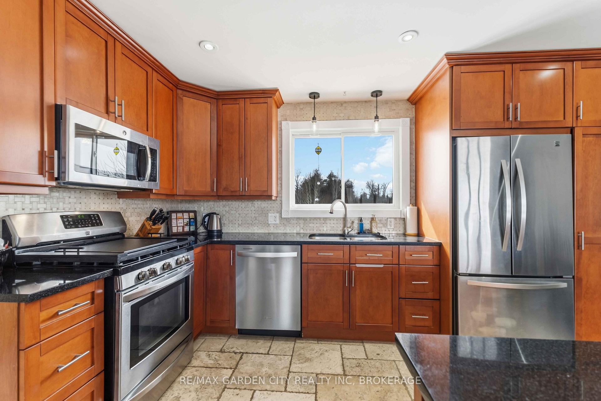 Photo 20 of 147 Cairns Crescent, Fort Erie, Bowen — HOMEH
