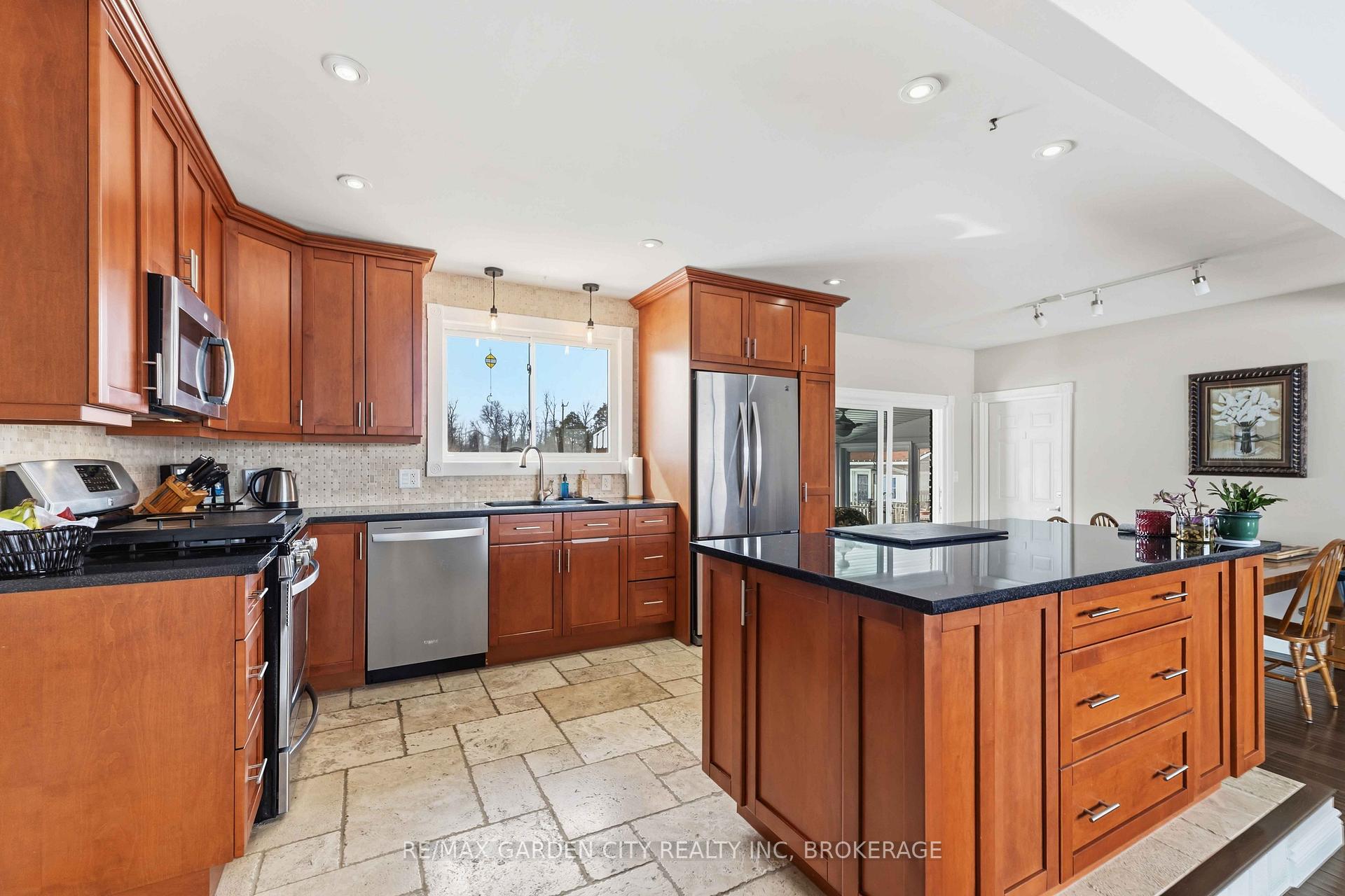Photo 21 of 147 Cairns Crescent, Fort Erie, Bowen — HOMEH