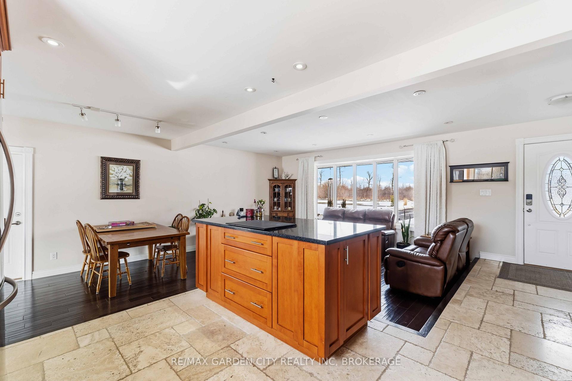 Photo 22 of 147 Cairns Crescent, Fort Erie, Bowen — HOMEH