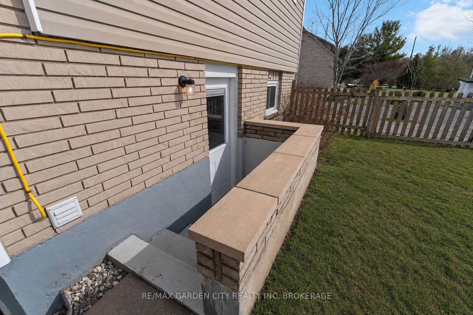 Photo 45 of 147 Cairns Crescent, Fort Erie, Bowen — HOMEH