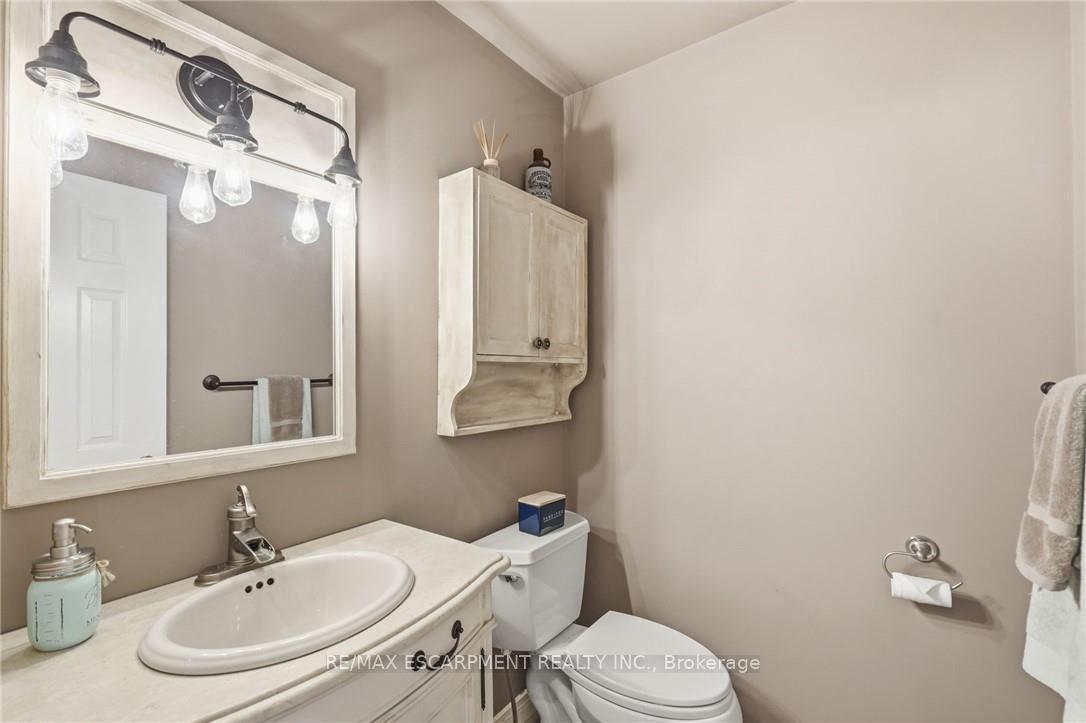 Photo 18 of 5 Manor Crescent, Grimsby, Grimsby East — HOMEH