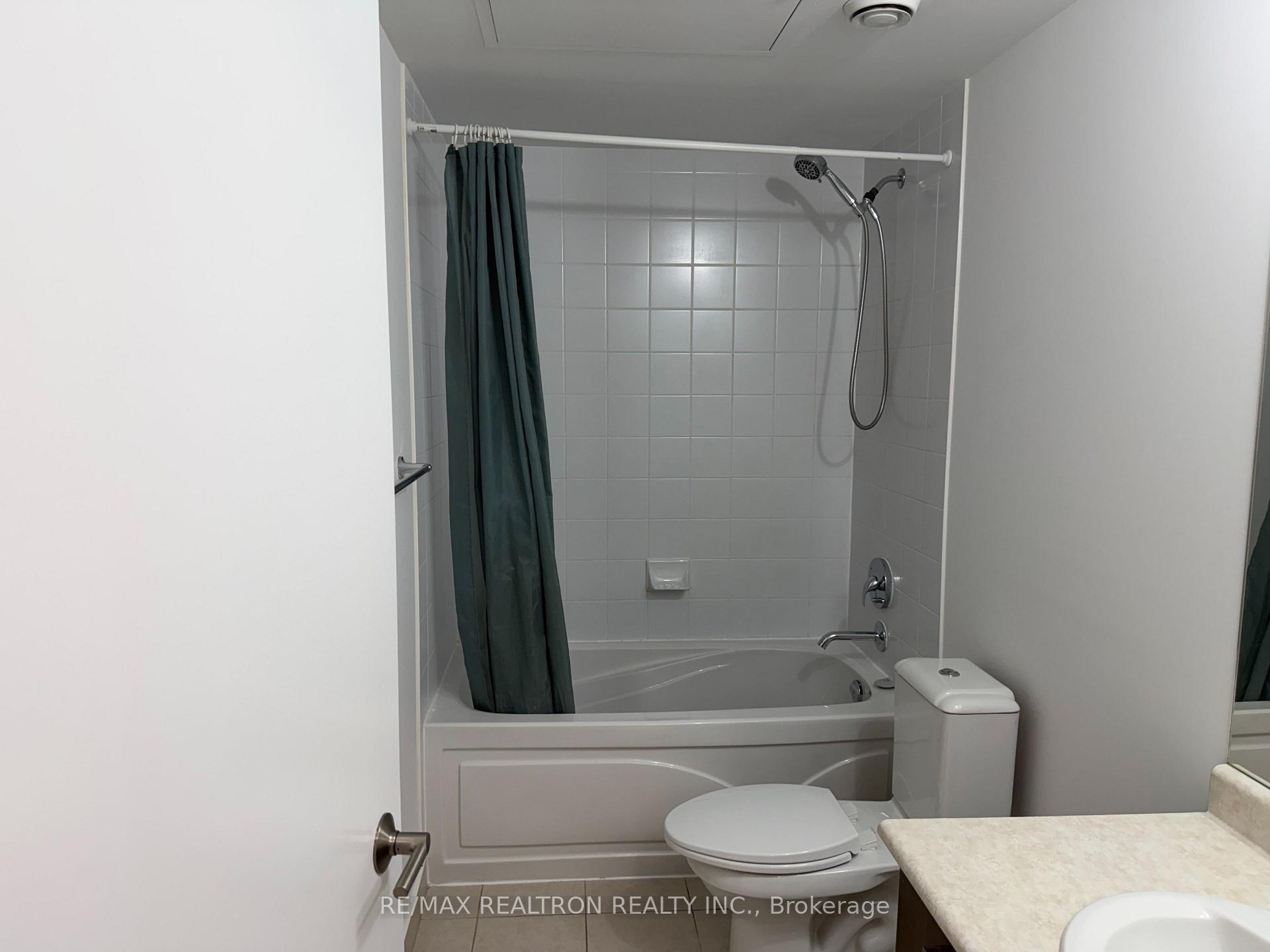 Photo 3 of Unit 1301, 832 Bay Street, Toronto, Bay Street Corridor — HOMEH