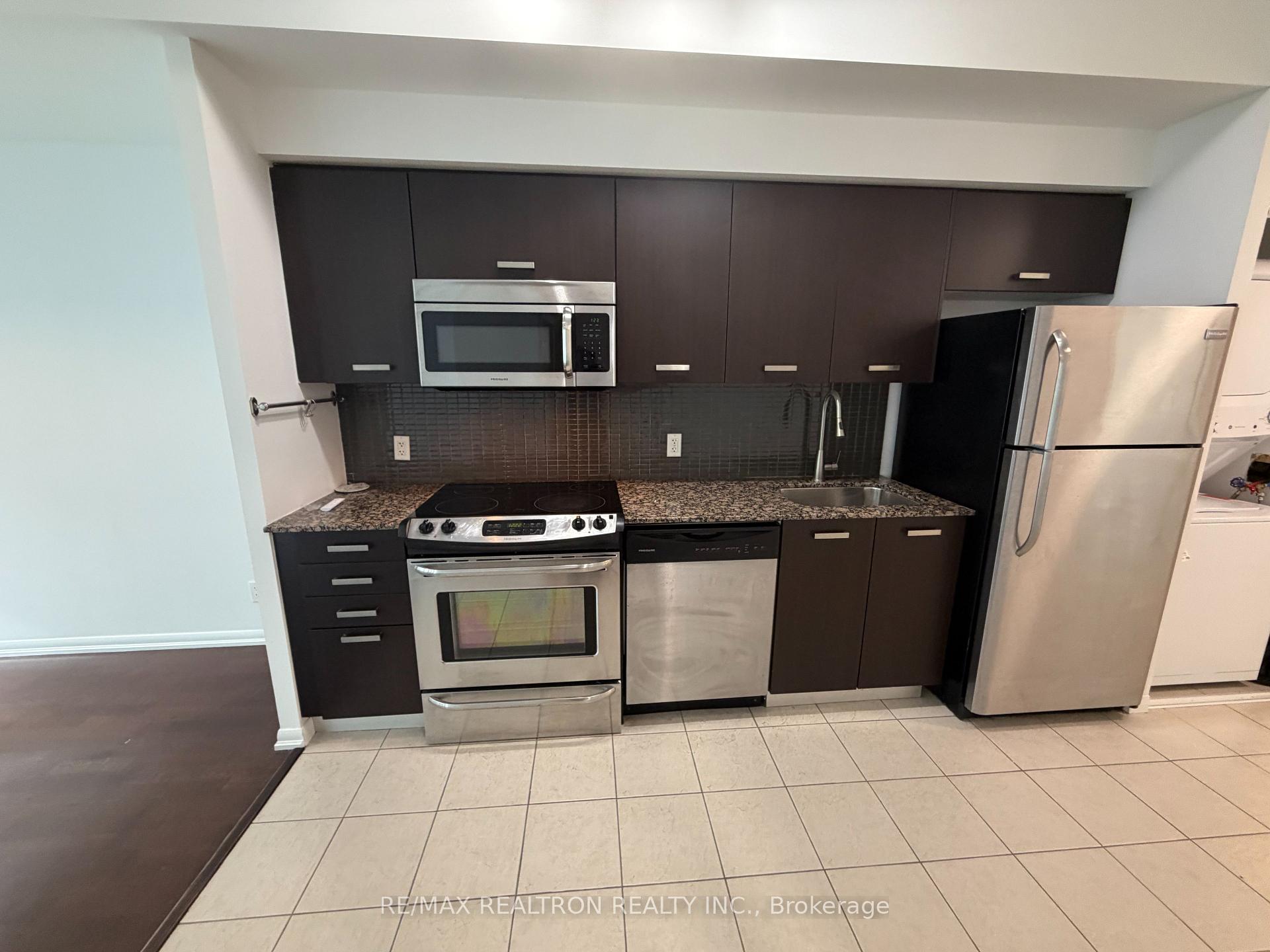 Photo 7 of Unit 1301, 832 Bay Street, Toronto, Bay Street Corridor — HOMEH