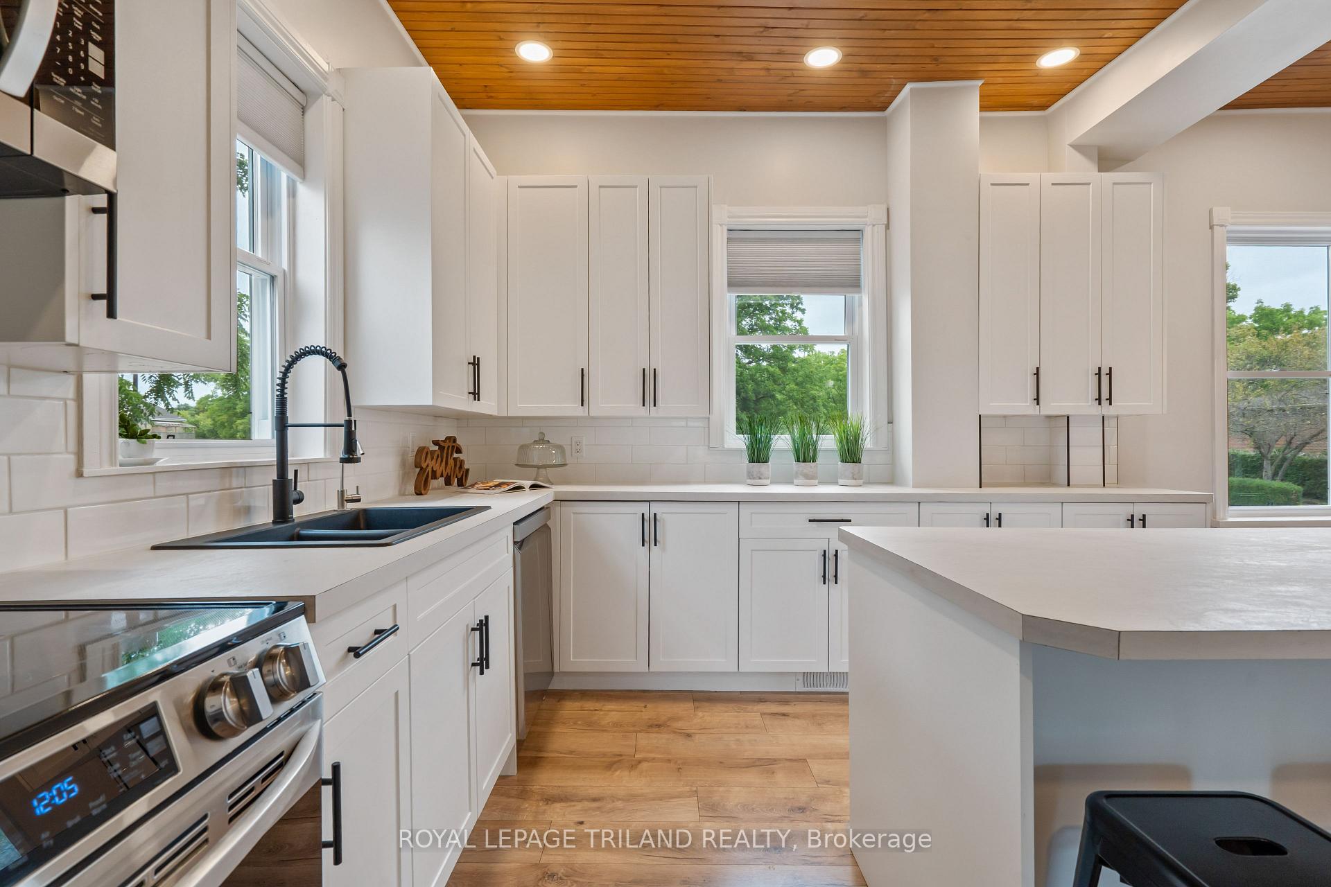 Photo 20 of 191 Catherine Street, North Middlesex, Parkhill — HOMEH
