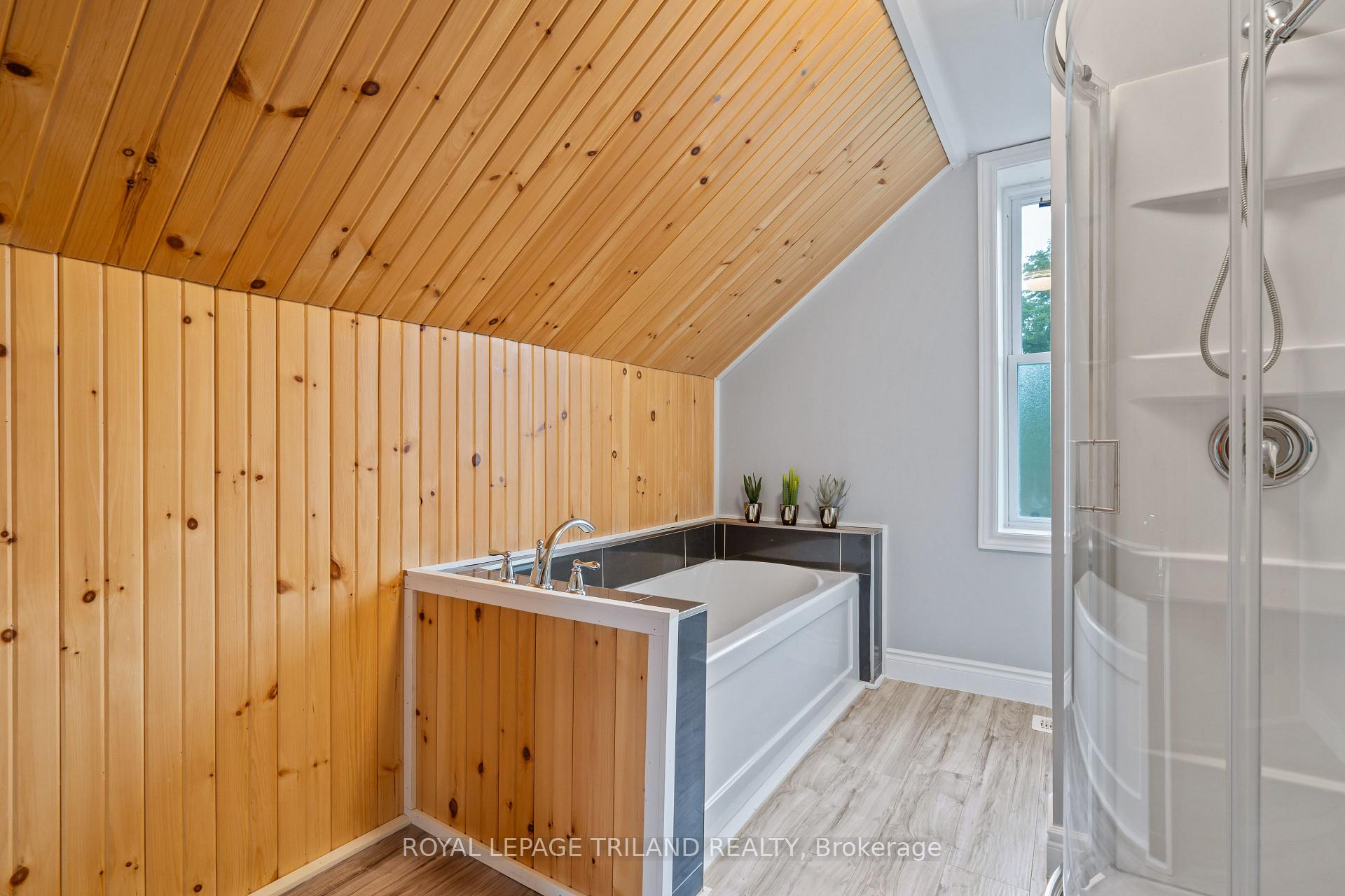 Photo 37 of 191 Catherine Street, North Middlesex, Parkhill — HOMEH