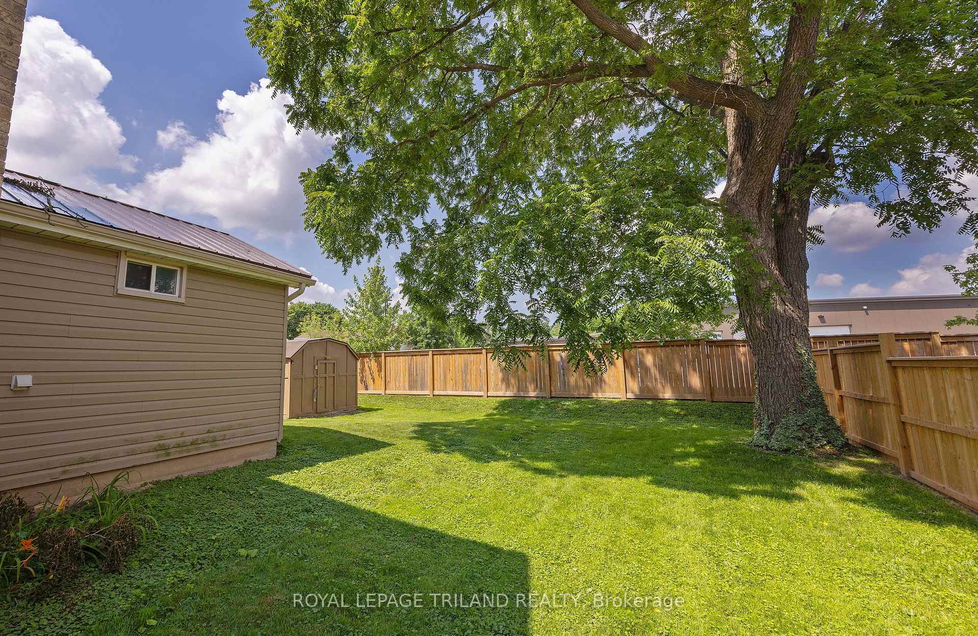 Photo 3 of 191 Catherine Street, North Middlesex, Parkhill — HOMEH